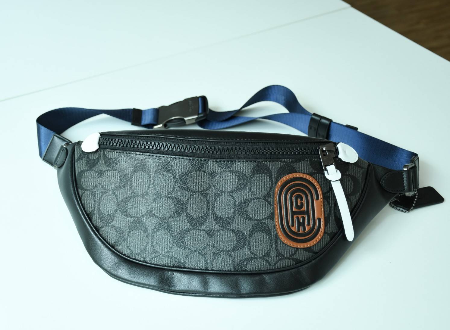 Coach F84711 Warren Mini Belt Bag In Signature Canvas กระเป๋าคาดอก คาดเอว ขนาดกำลังดี ใช้งานง่าย ใช้ได้ทั้งหญิงและชาย