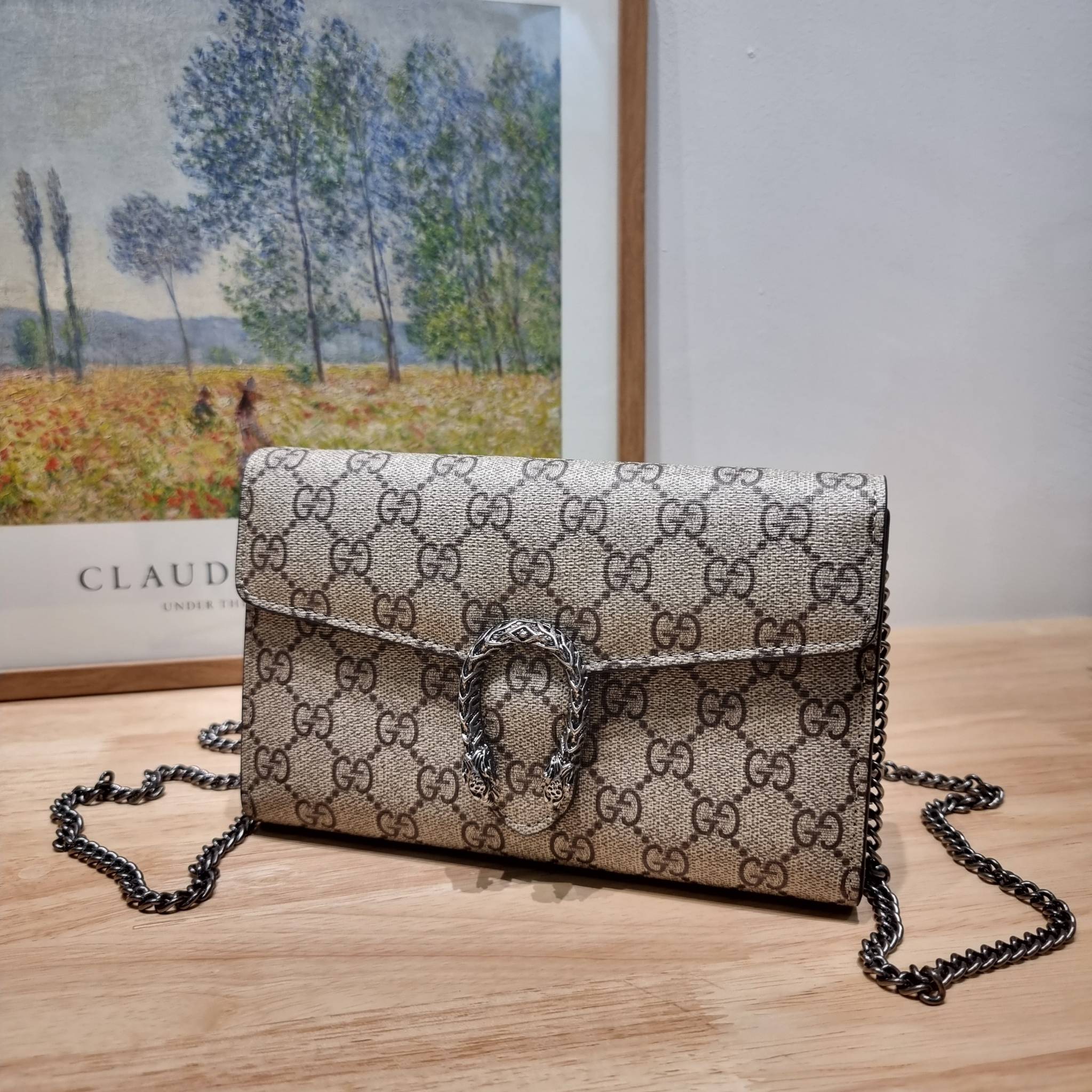 Dionysus GG Supreme chain wallet / Gucci woc dionysus chain bag พร้อมส่ง กระเป๋าสะพาย crossbody คลาสสิควินเทจ ดึงดูดและสะกดสายตาด้วยอะไหล่ดีเทลหรูรูปหัวสิงโต ถือเป็นคลัชท์ หรือสะพายก็อัพลุคหรูได้อีก