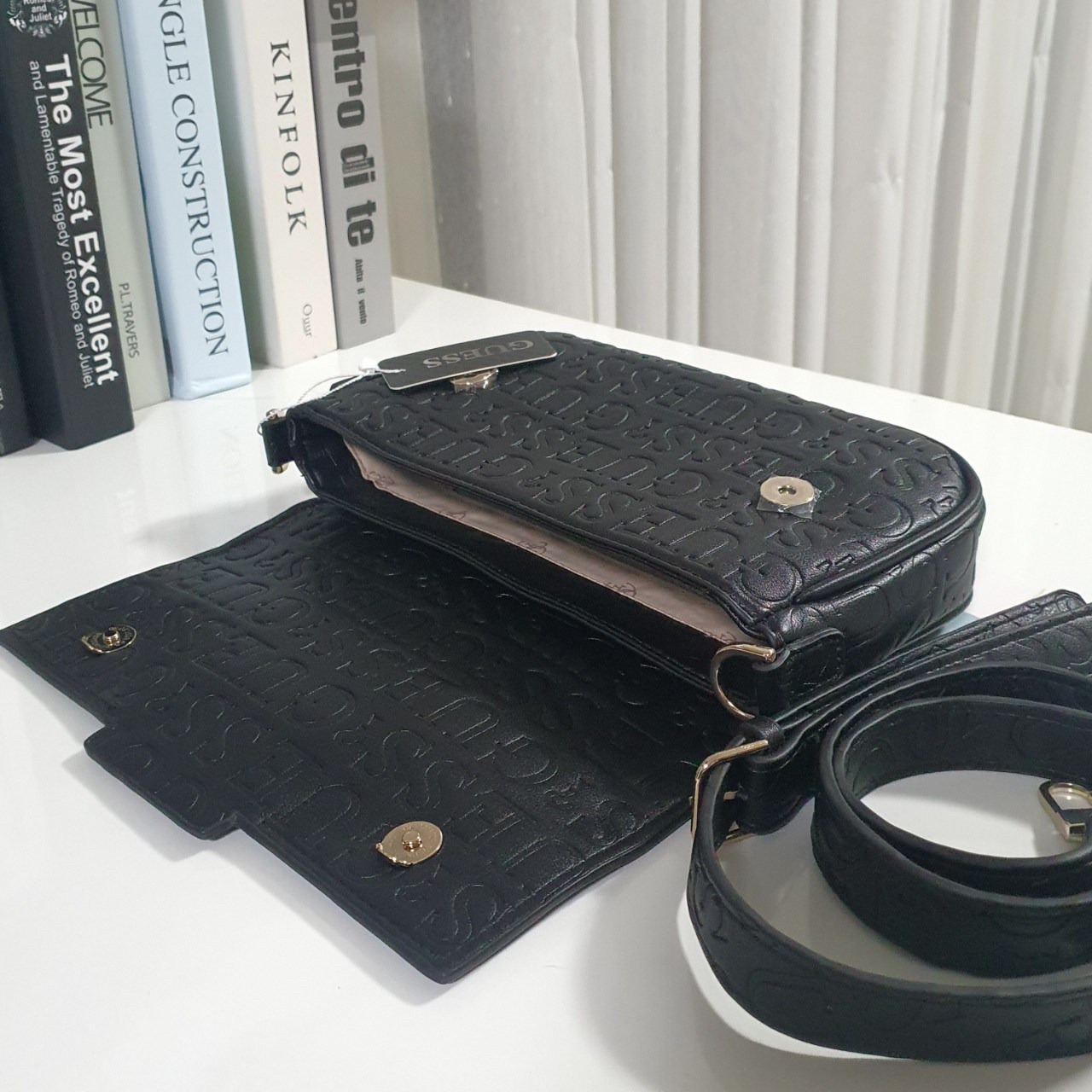 ของแท้ GUESS Brightside Debossed Logo Shoulder Bag กระเป๋าสะพายไหล่-ครอสบอดี้ ใช้ได้หลายสไตล์