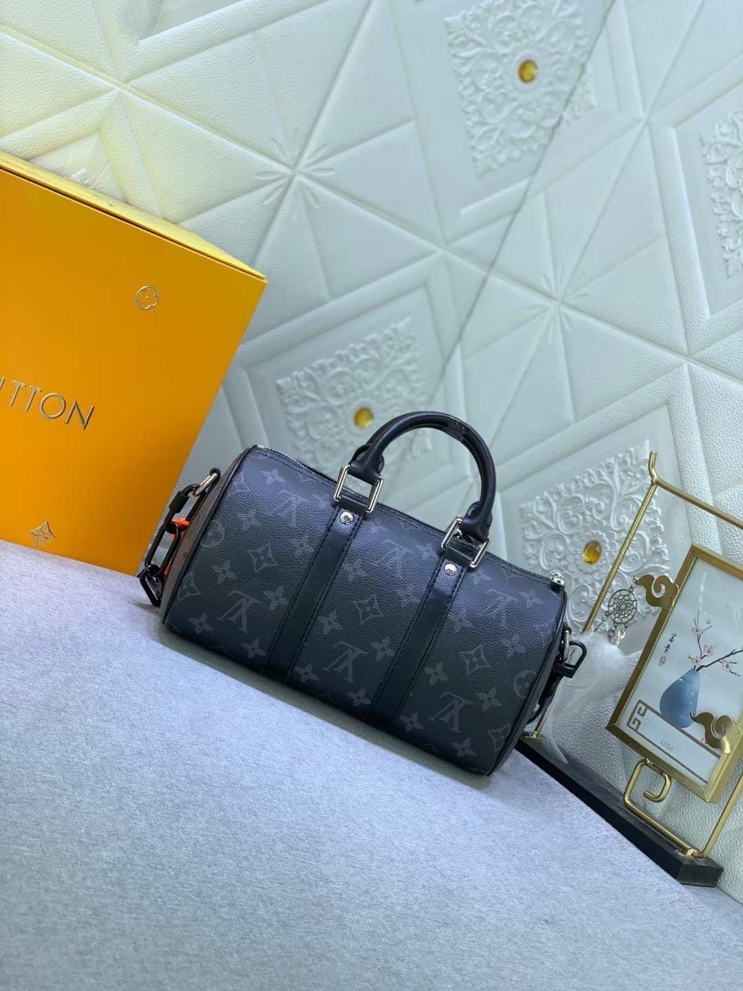 LV Keepall Bandouliere 25 Monogram Eclipse Canvas กระเป๋าสะพายใบเล็กสีดำคลาสสิก เกรดออริ 1:1 ใช้งานต่างประเทศได้