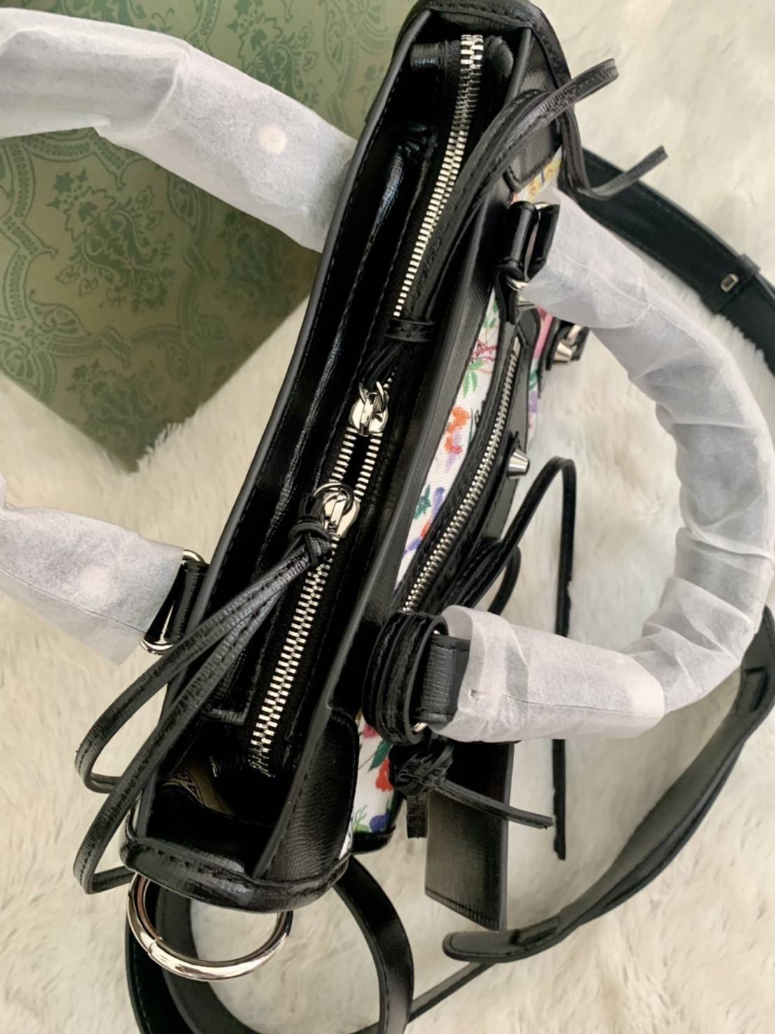 VIP 🥂 Gucci x Balenciaga The Hacker Project Mini Neo Bag คอลเลคชั่นร้อนๆ พร้อมเสิร์ฟ ที่่มีการผสมผสานระหว่างGucci & Balenciaga เข้าไว้ด้วยกัน ดีไซน์ล้ำสมัย วัสดุCanvas เย็บขอบด้วยหนังcalfskin อะไหล่เงิน ลวดลายสดใส ประทับตัวอักษรBalenciaga ลงบนผ้าเ