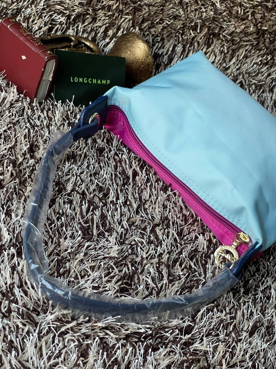 LONGCHAMP LE PLIAGE RE-PLAY Shoulder bag แฟน ๆ ของกระเป๋าไนลอนพกพาอันเป็นเอกลักษณ์ของแบรนด์ ตอนนี้มีคอลเลกชั่นใหม่ล่าสุดให้เลือกสรร