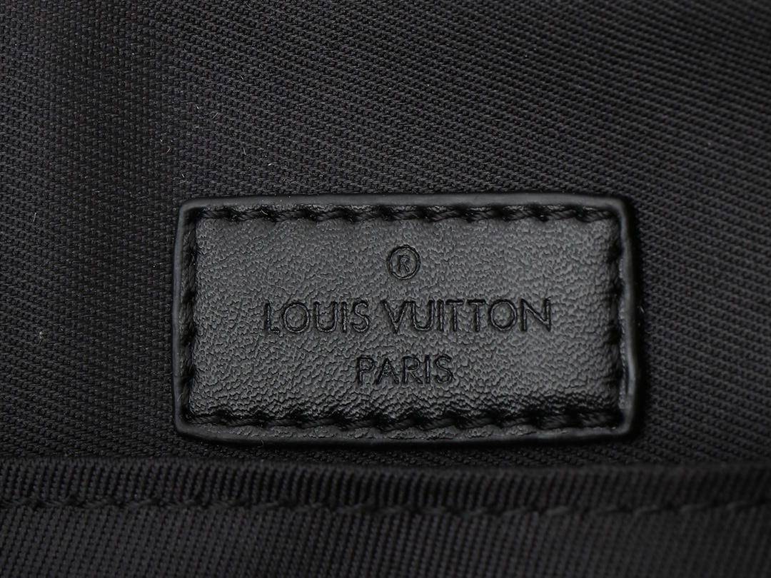 LV Pochette Accessoire XL Bag Monogram Canvas กระเป๋าสะพายทรงพอชรุ่นใหม่ แคนวาสแต่งลายโมโนแกรม โทนสีดำคลาสสิกและเท่มากๆ