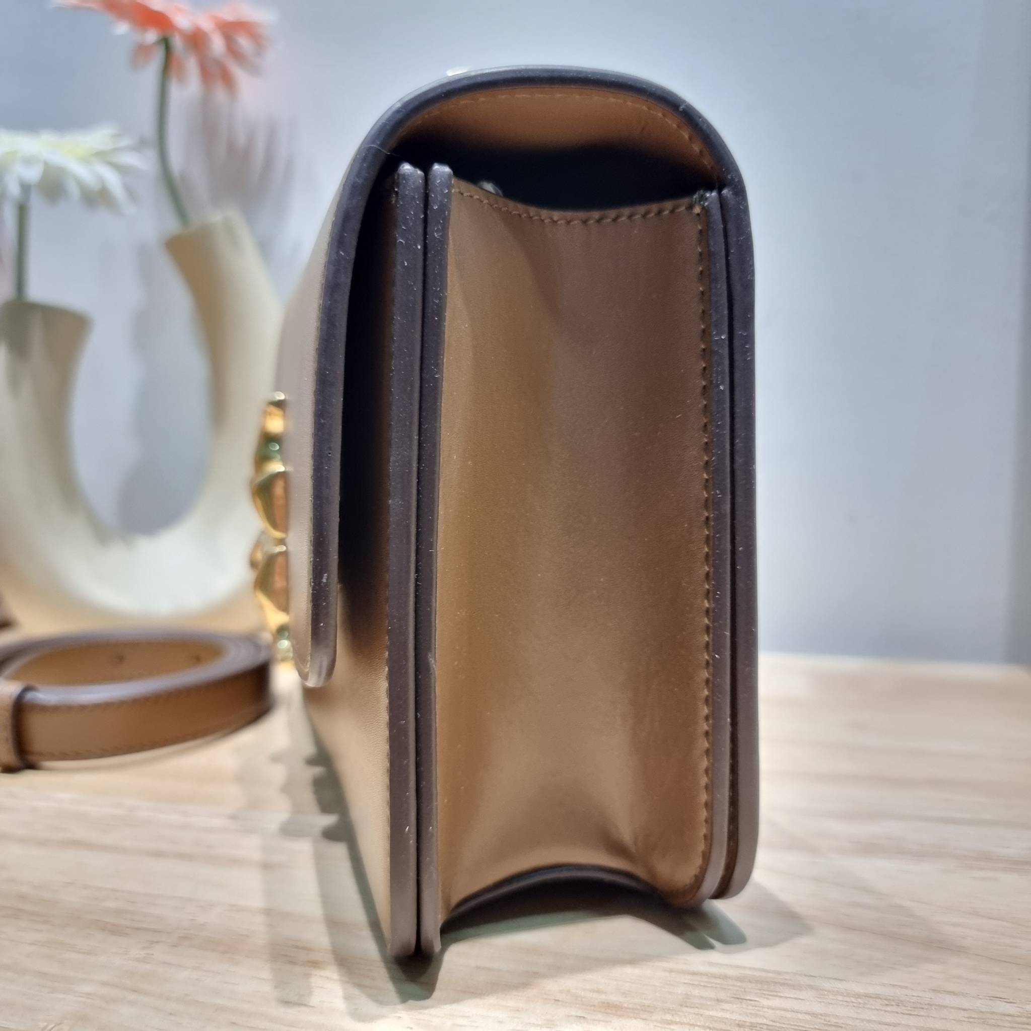 Tory Burch Bag / TORY BURCH ELEANOR CONVERTIBLE SHOULDER BAG รุ่นยอดนิยม กับไซส์ใหม่ ใหญ่จุคุ้ม! กระเป๋าสะพายข้าง ดีไซน์อยู่ทรง เรียบหรู! ผู้ดีกว่าใคร