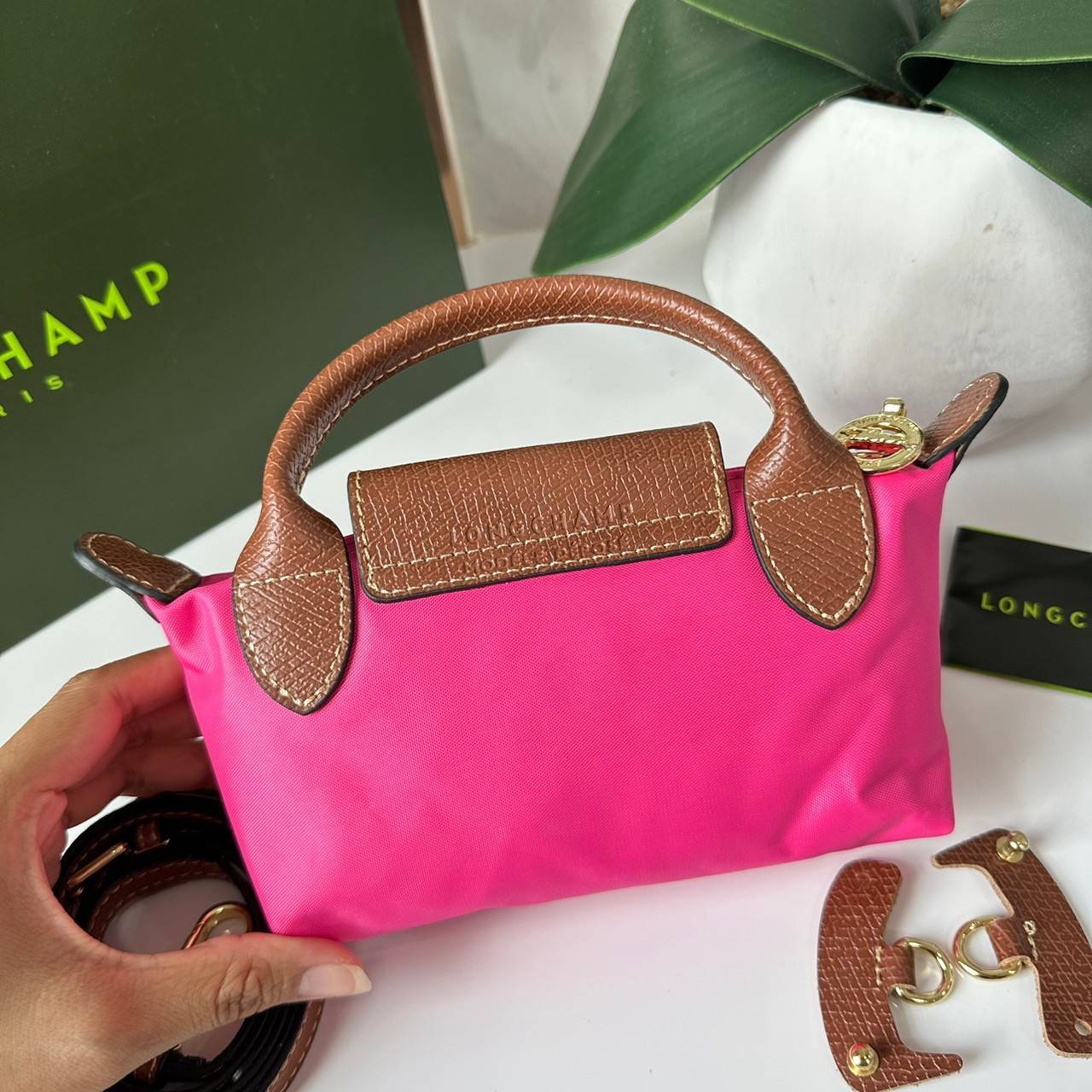 LONGCHAMP LE PLIAGE ORIGINAL Pouch with handle กระเป๋าใบเล็กขนาดกระทัดเหมาะกับใส่ของจำเป็นจุกจิก กันน้ำได้ พร้อมส่ง