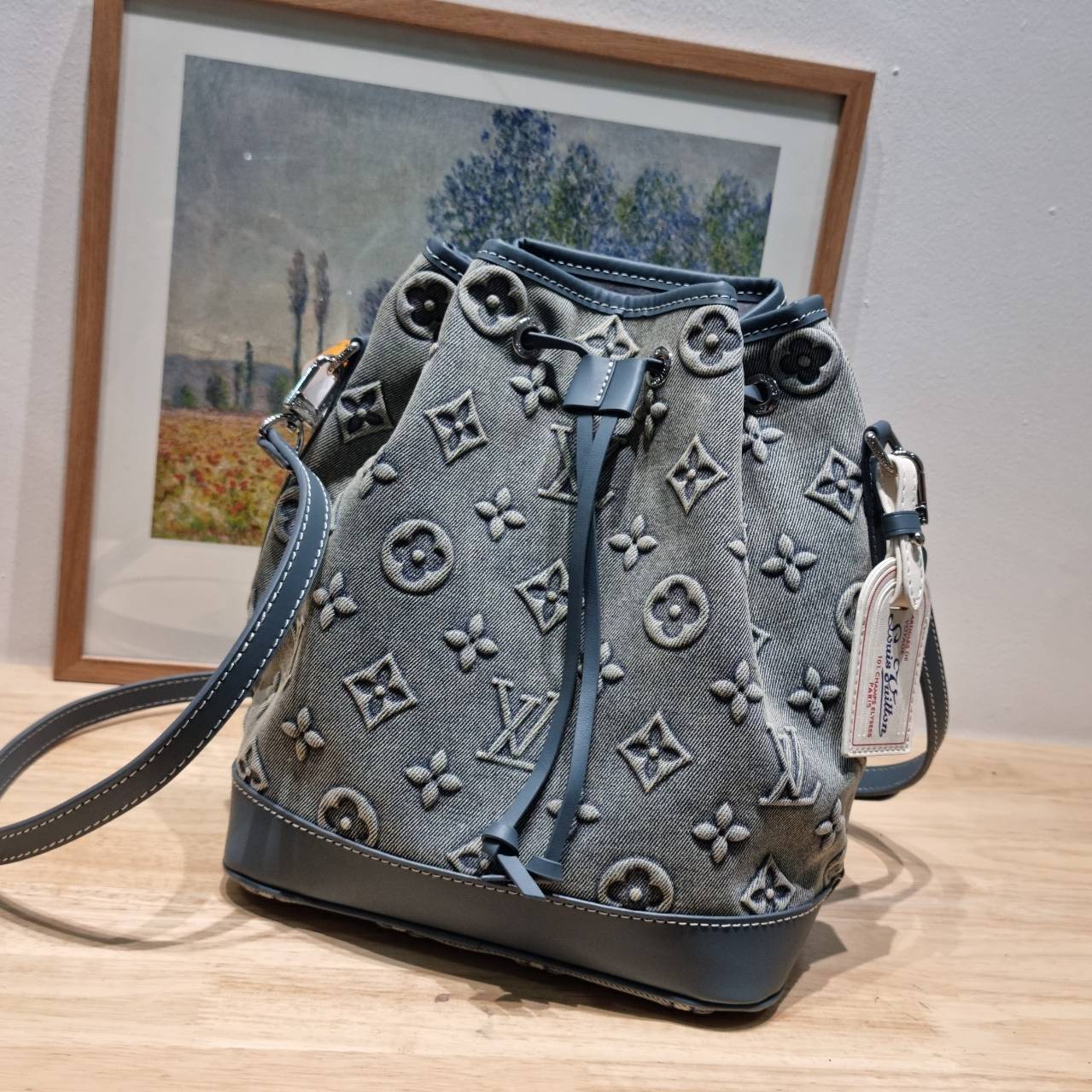 LV Neo washed denim monogram bag / LV Bucket Bag ใหม่ล่าสุด กระเป๋าทรงบัคเก็ตรุ่นฮิตที่มาในรูปแบบ washed denim สวยคลาสสิค คมชัด ดูแพง