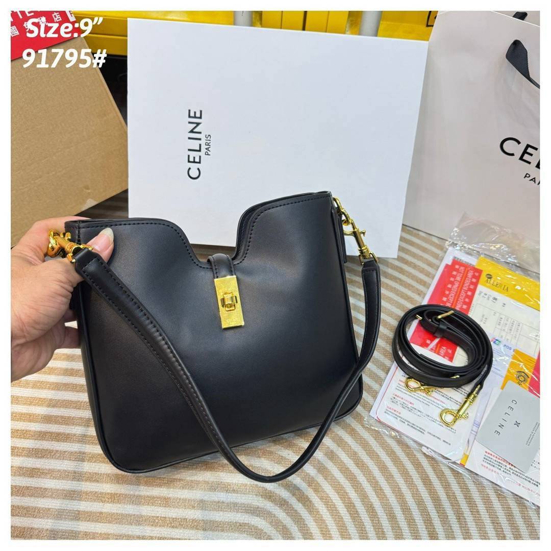 CELINE SMALL CAMILLE 16 SOFT BAG IN SMOOTH LEATHER กระเป๋าทรงโฮโบที่ตัวแม่ตัวมัมใช้กันเยอะสุดๆ ด้วยรูปทรงยอดนิยม สะดวกใช้ด้วยอะไหล่บิดล็อค สีทองสวยโดดเด่น