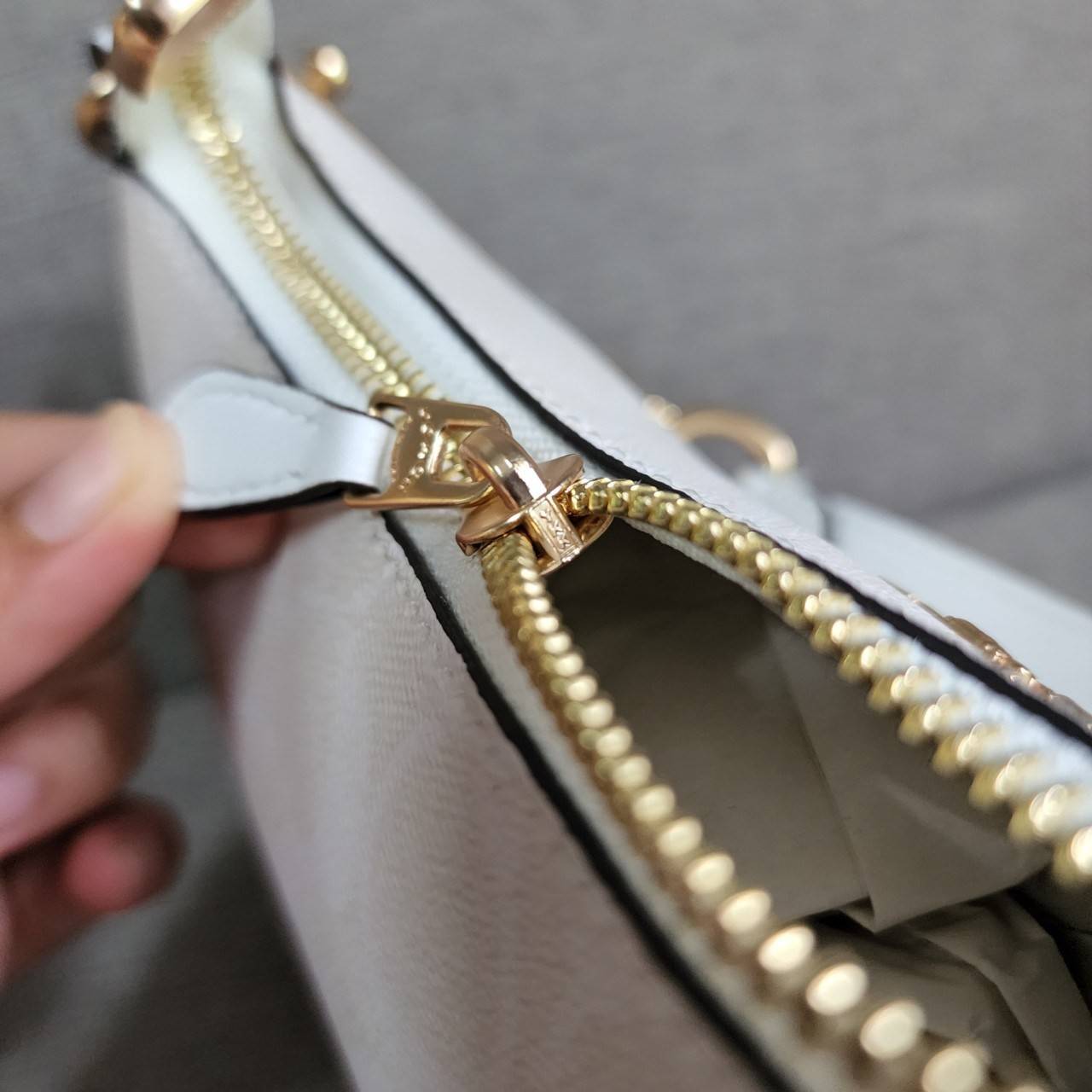 พร้อมส่งครบสี สวยทุกสีเลยค่า😘 ((CA173//CA209//CA548)) COACH TERI SHOULDER BAG 🔹กระเป๋าทรงพอช ในรูปแบบหนังแท้ หนังนิ่มสวยมากค่ะ