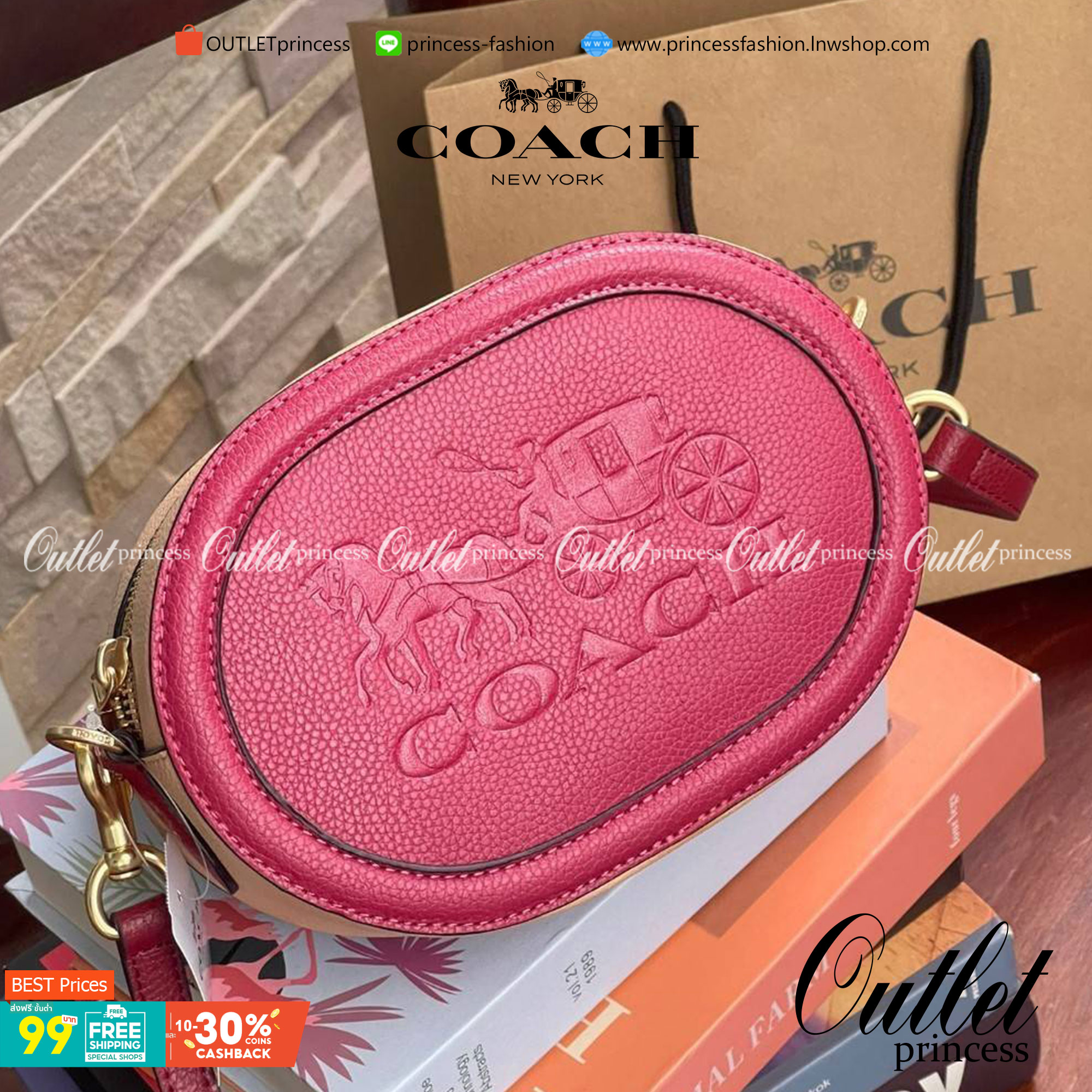 COACH CAMERA BAG IN COLORBLOCK WITH HORSE AND CARRIAGE (COACH C4164) กระเป๋าที่ดีไซน์ออกมาในทรงสะพายไหล่และทรง Camera คาดว่าเป็นรุ่นที่สาว ๆ เห็นแล้วจะต้องสะดุดตาเป็นพิเศษกับดีไซน์อันโดดเด่นที่ดูมีสไตล์ ไม่ว่าจะเป็นในวันสบาย ๆ หรือวันพิเศษก็สามารถนำไปมิกซ