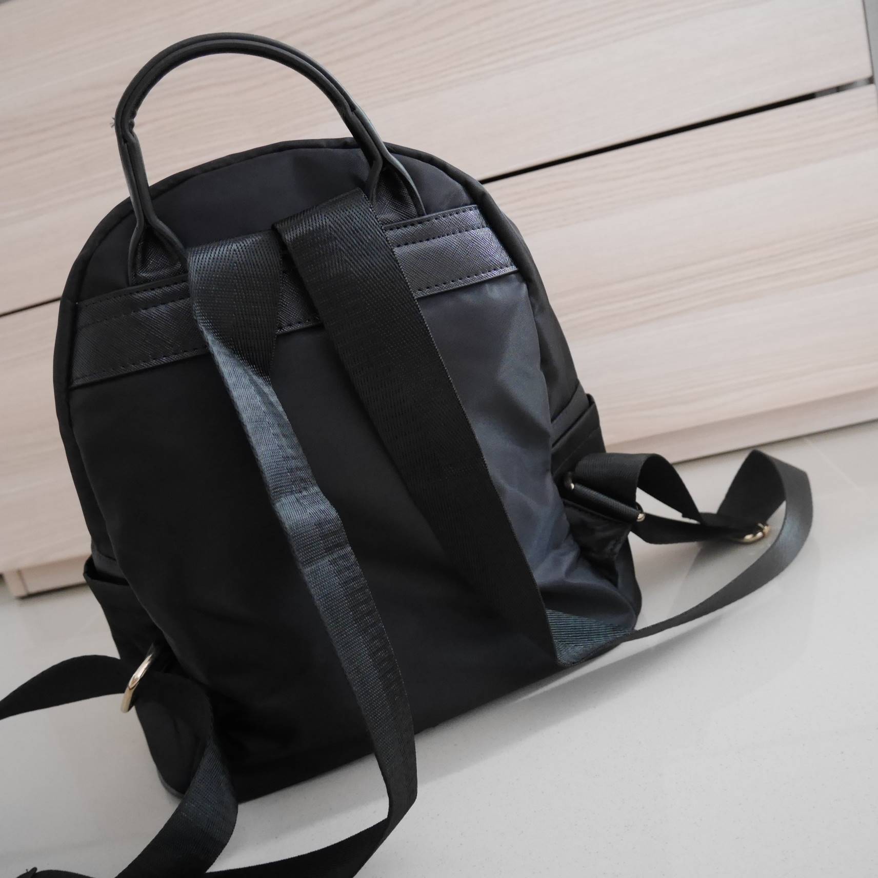 Don't Miss! รุ่นใหม่ล่าสุด PRADA NYLON MINI BACKPACK (เป้) กระเป๋าสะพายเป้ Size mini พรีเมี่ยมกิ้ฟจากเคาน์เตอร์ต่างประเทศรุ่น Limited edition ที่ฮ๊อตสุดๆ วัสดุเป็น Nylon เนื้อหนาคุณภาพดีตขนาดกะทัดรัดกำลังดี น้ำหนักเบา ด้านหน้ามาพร้อมโลโก้แบรนด์อะไหล่