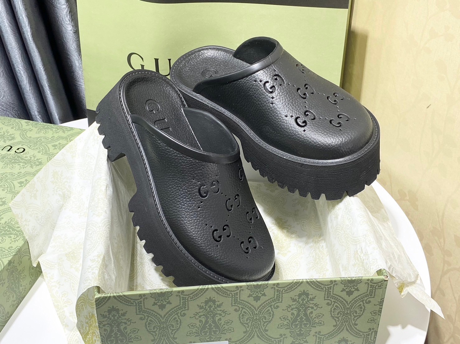 สลับแท้ GUCCI platform perforated G sandal / GG Sandel รองเท้า GG เกรดออริจินอล สลับแท้ พร้อมกล่อง ภาพถ่ายจากงานจริง ใช้งานต่างประเทศได้