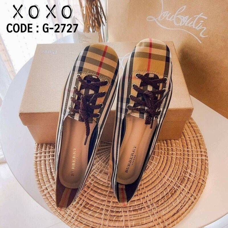 Burberry Flat Shoes คัชชูสไตล์ผ้าใบ ทรงเทย์ แมทส์ชุดง่าย สวมใส่ง่าย ผ้านุ่ม ทรงรองเท้ากว้าง ด้านหน้าเชือกถอดร้อยได้ วัสดุผ้าลายแบรนด์ งานจริง สวย เรียบร้อยมาก แนะนำค่ะ