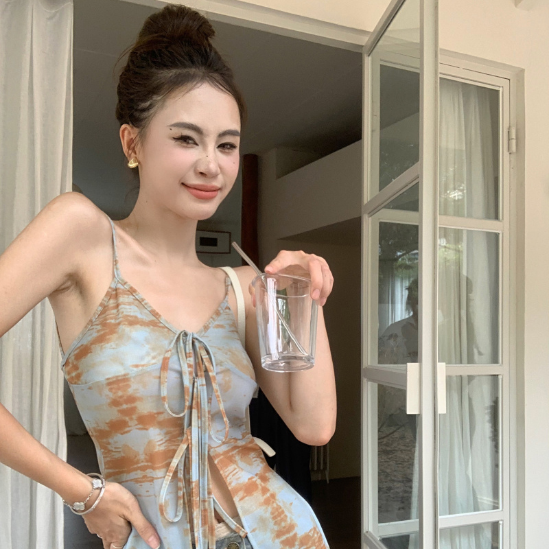 พร้อมส่ง 🐆 Lyra tops เสื้อสายเดี่ยวพิมพ์ลายสีสวยมาก (IN38649)