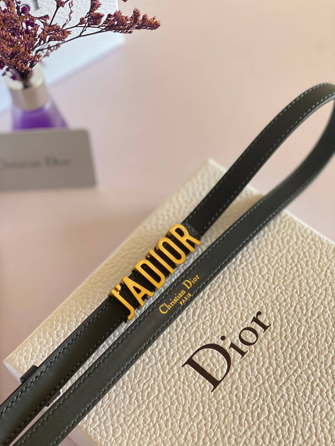 JADIOR ♥️ Dior belt เข็มขัดสุดหรูสายหนังแท้ เส้นเล็ก 1.5cm เป็นรุ่นตามหาเลยค่า งานสวยมาก ภาพถ่ายจากงานขายจริง โลโก้ 3D Gold metal JADIOR เข้าได้กับทุกลุ๊คสไตล์การเเต่งตัว สวยหรูดูดีมีระดับ ไอเท็มนี้แนะนำเลยค่าา มาน้อยรีบๆ หน่อยน้าา