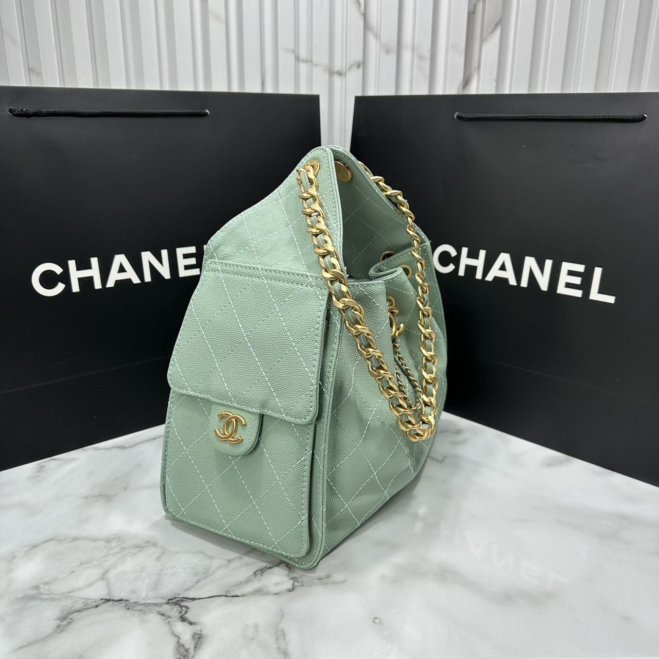 ORI หนังแท้ | 25cm CHANEL 25 Small Handbag Spring-Summer 2025 กระเป๋าสะพายรุ่นใหม่สุดฮอตแห่งปี หนังแท้ลายเกรน ที่สุดแห่งความไอคอนิก มาพร้อมใบเล็ก อะไหล่สีทองสวยหรู