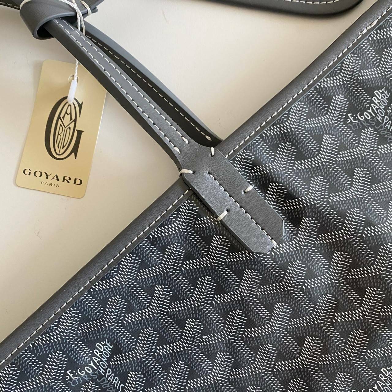 VIP 】หนังแท้ GOYARD SAINT LOUIS GM TOTE BAG กระเป๋าทรง SHOPPING ขนาดใหญ่กำลังดี สวยหรูคลาสสิคไม่มีเอ้าท์ มีใบลูกน่ารักพร้อมสายคล้องกระเป๋า งานตามหาเลยค่า ล็อทนี้หนังดีสวยมาก พิมพ์ลายคมชัด มากี่รอบๆก็หมด ใช้งานได้ทนๆ ลุยๆ เลยค่าา ภายในโล่งกว้าง ใส่สัมภาระไ