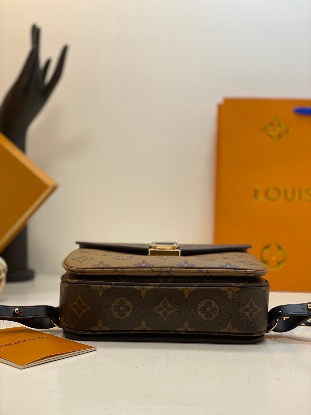 LV Pochette Metis Backpack / lvmetis กระเป๋าสะพายทรงใหม่สะพายหลังได้ ยกระดับให้ตัวเอง กับไอเท็มใหม่ล่าสุดเลิศปัง ที่สาวๆตามหา คลาสสิค