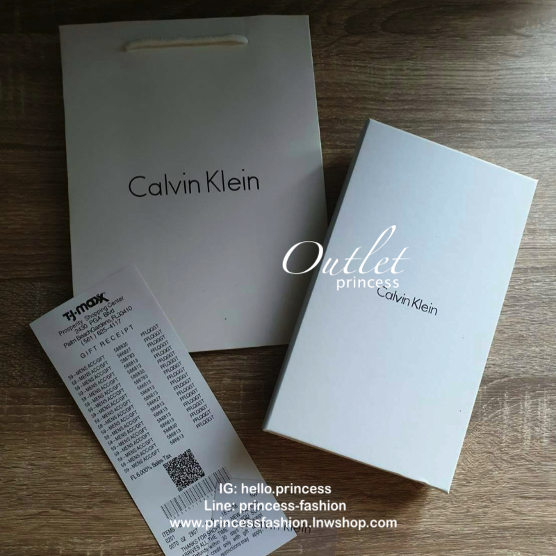 CALVIN KLEIN LONG WALLET กระเป๋าสตางค์ใบยาวหนังสานคุณภาพดี ตัวกระเป๋าเปิดปิดด้วยซิป ภายในมีช่องใส่ธนบัตร ช่องซิปกลางและช่องใส่บัตรหลายช่อง จะใช้เองหรือมอบเป็นของขวัญได้ก็ดูดีแนะนำเลยค่า