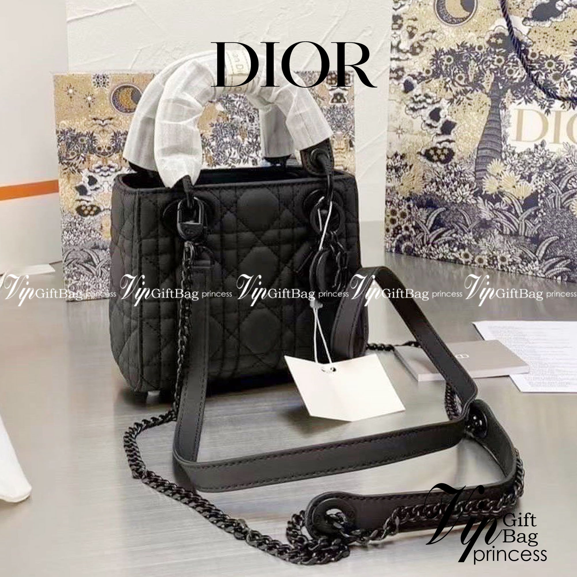 DIOR CD LADY BAG / Christian Dior Lady Dior Ultra-Matte Bag พร้อมส่ง 5 โทนสีพาสเทลหวานๆ น่ารักละมุน ตัวห้อยโลโก้โทนสีเดียวกระเป๋า น่ารักมากค่ะ ดีไซน์เรียบง่าย แต่แฝงไปด้วยความหรูหรา ทรงกล่องคลาสสิค วัสดุหนังแท้ มีหูจับในตัวและสายครอสบอดี้สุดเลิศ มาพร้อมสา