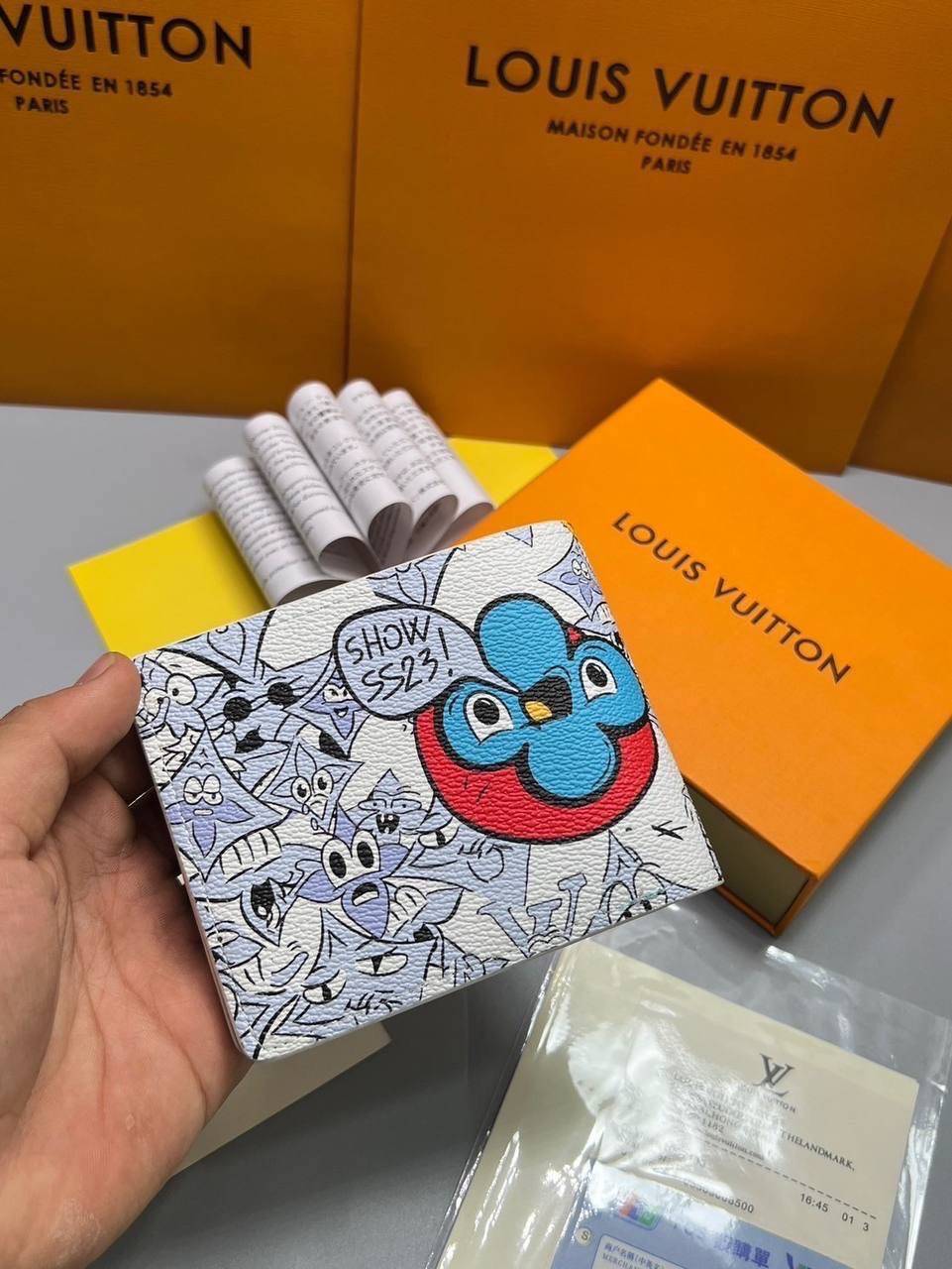 ORI หนังแท้ | LV Long Wallet / LV Short Wallet / LV Brazza Monogram Comic Wallet กระเป๋าสตางค์ใบยาว กระเป๋าสตางค์ใบสั้น กระเป๋าสตางค์ผู้ชาย