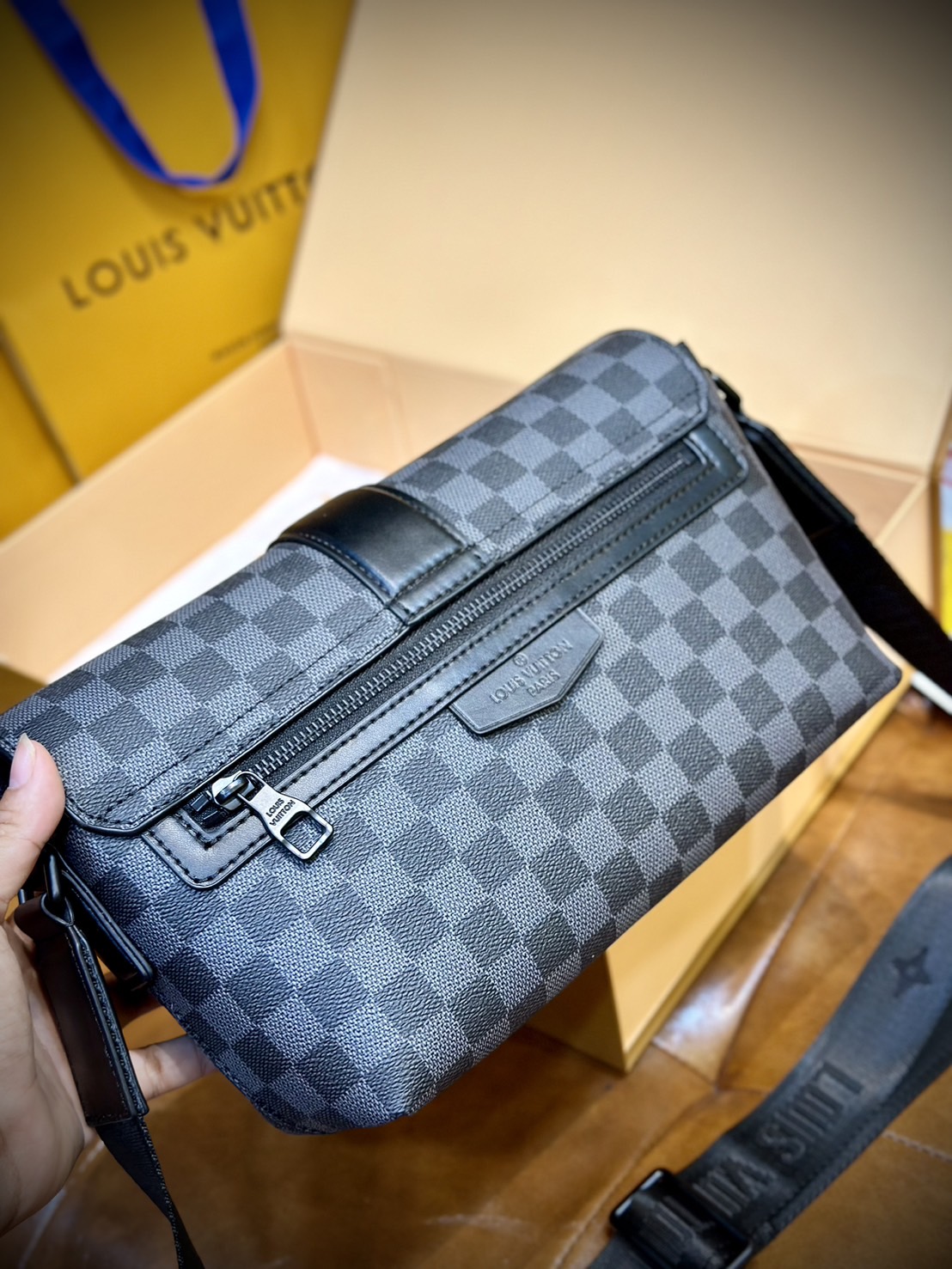 พร้อมส่ง 3 สี LV S-Cape Messenger Monogram Eclipse / LV Messenger Bag กระเป๋าทรงแมสเซ็นเจอร์ แบบคลาสสิกสวยงามเป็นเอกลักษณ์ เกรดออริ