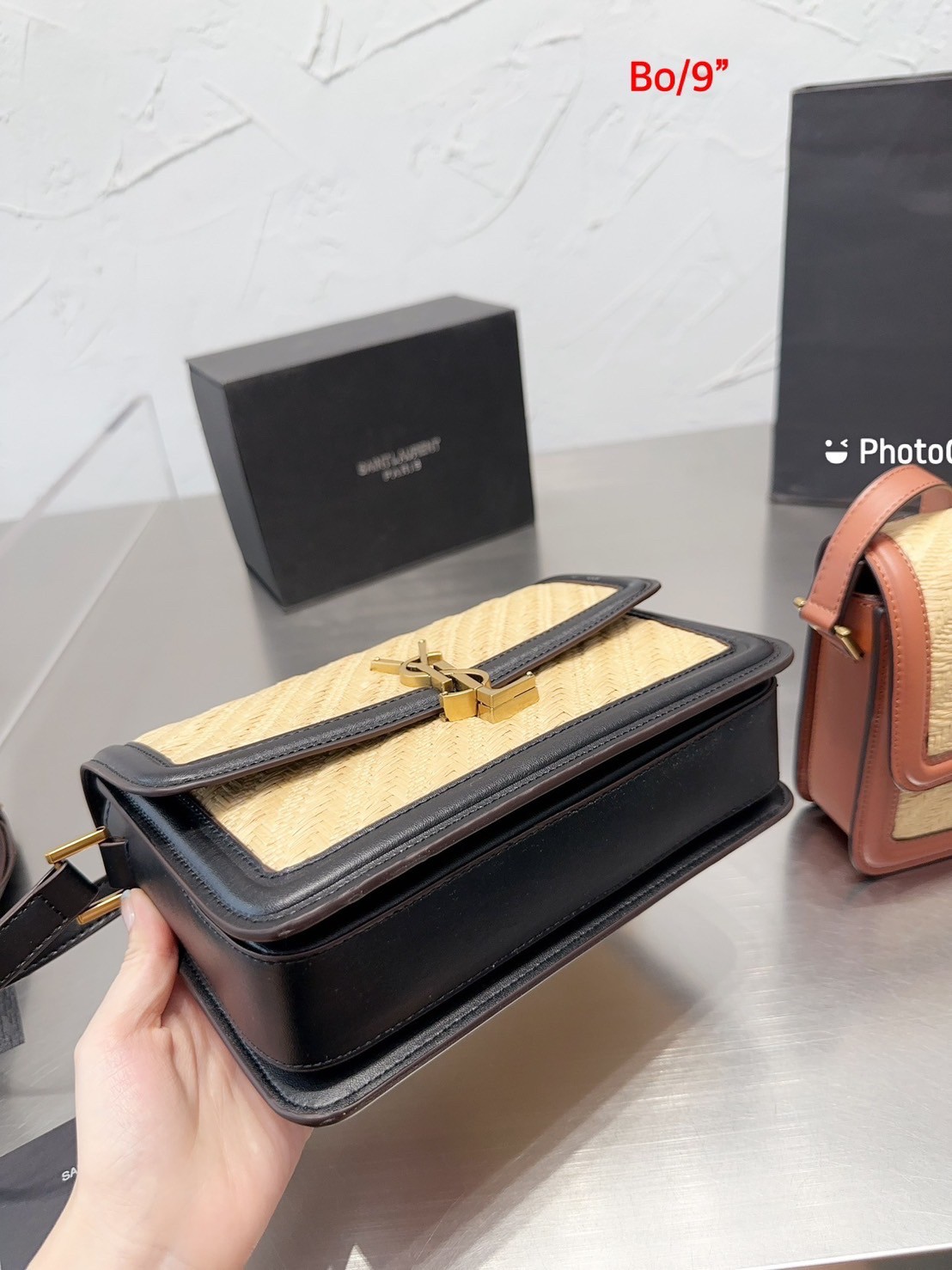 Medium Solferino raffia crossbody bag 9" / YSL SOLFERINO BAG / Solferino Natural Bag พร้อมส่งที่ไทย กระเป๋าสะพายทรงสี่เหลี่ยม ทอด้วยวัสดุธรรมชาติ สวยหรูอยู่ทรง เปิดปิดด้วยฝาปิดโลโก้แบรนด์อะไหล่ทอง