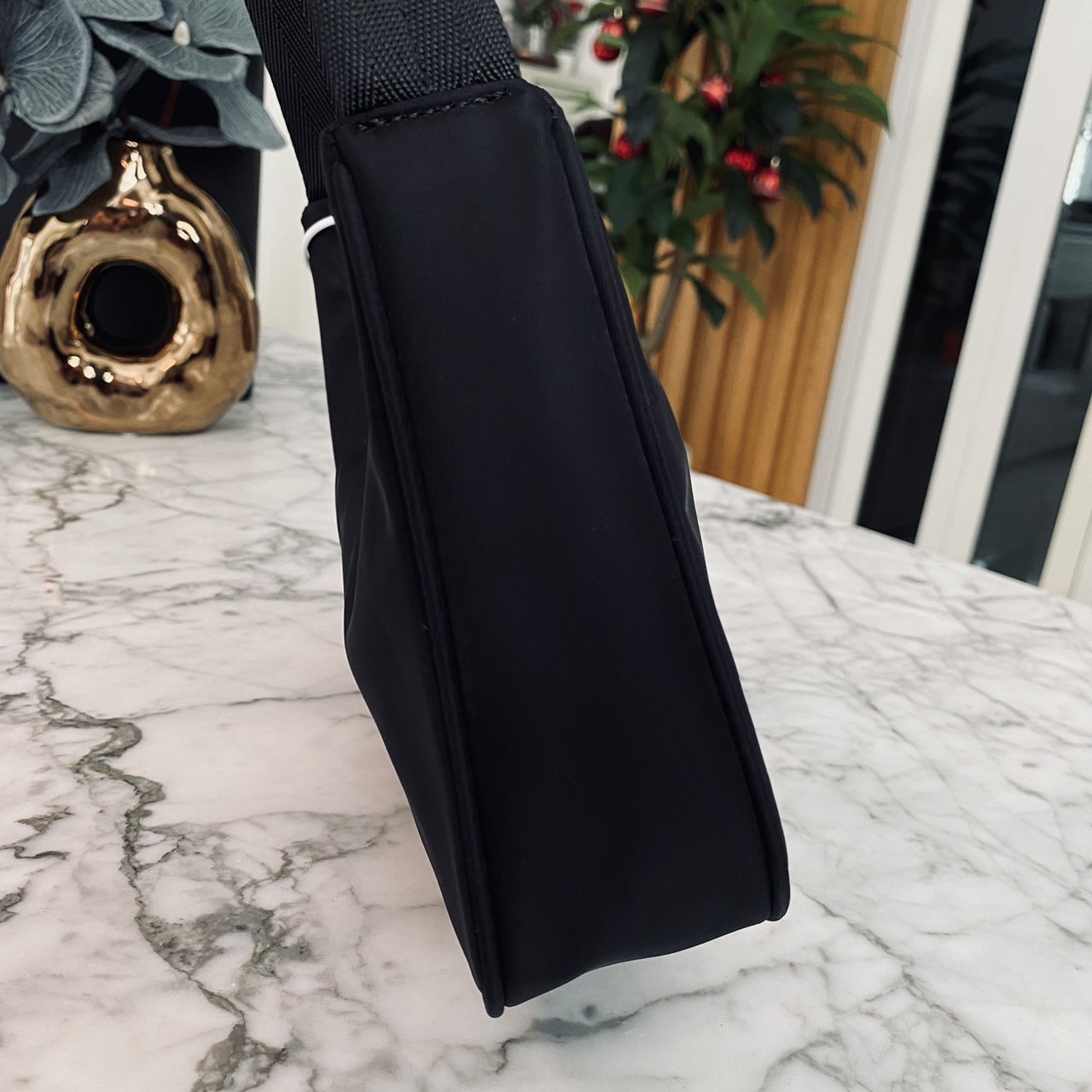 Prada Nylon Shoulder Bag / Re-Nylon Prada Re-Edition 2000 mini-bag กระเป๋าสะพายไหล่ผ้าไนล่อน เรียบแต่หรู คูลแต่เท่ห์ ยกให้ใบนี้ตลอดกาลเลยค่า