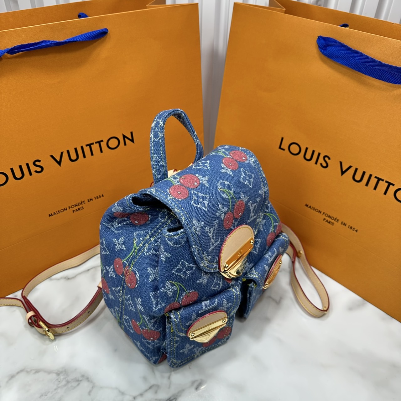 ORI หนังแท้ | LV x TM - Venice NM bag Monogram cherry denim กระเป๋าเป้สะพายหลังรุ่น Venice ดีไซน์ใหม่มีชีวิตชีวา แสนสดใสด้วย Monogram เดนิมแต่งดีเทลปักลายเชอร์รี่โดดเด่นสะท้อนความงามเปี่ยมสีสันอันเป็นเอกลักษณ์