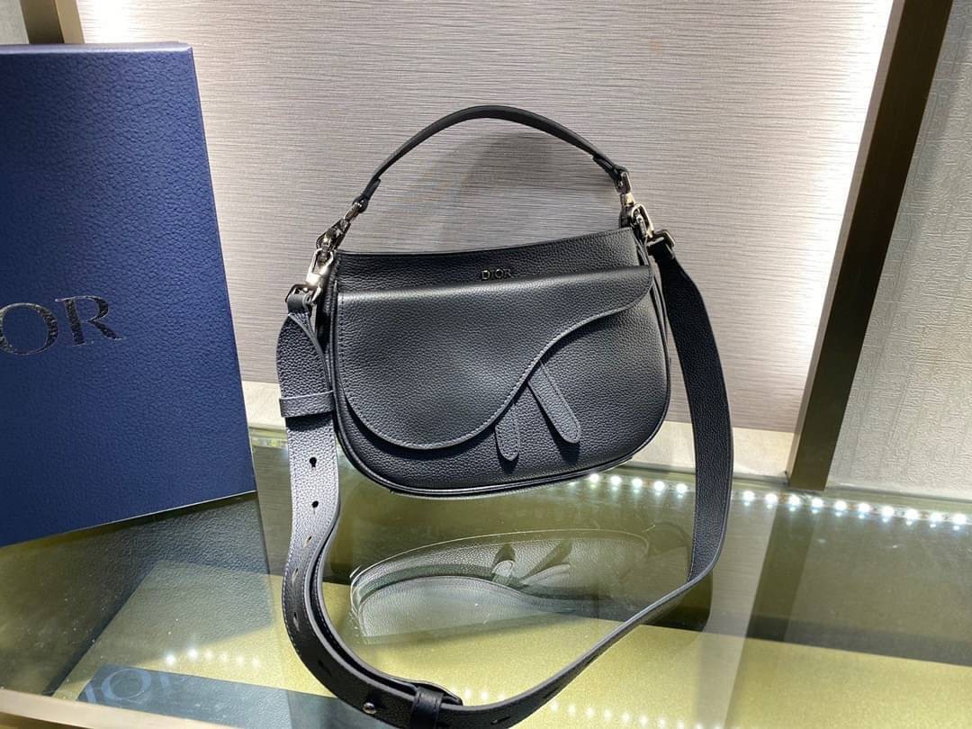 CHRISTIAN DIOR BLACK GRAIND GALFSKIN MINI SADDLE SOFT BAG / Dior Messenger Bag เกรดใช้งานสลับของแท้ เกรดออริจินอล ภาพสินค้าถ่ายจากงานขายจริง ใช้งานต่างประเทศได้