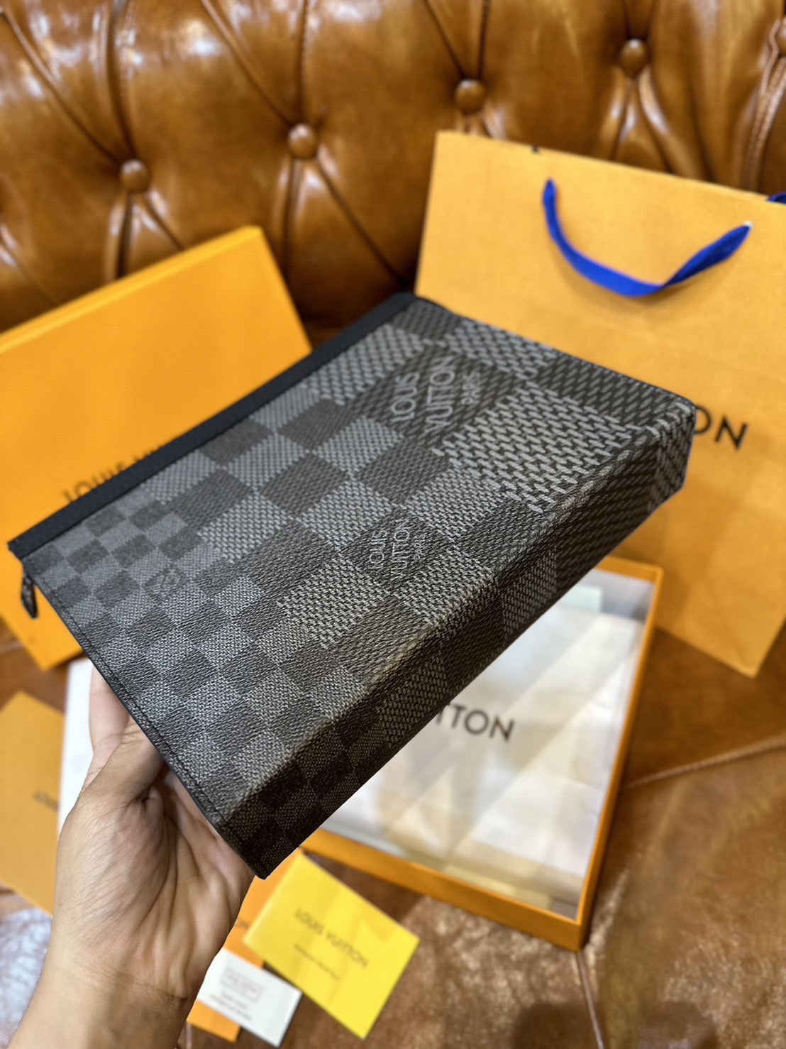 พร้อมส่ง 15 แบบ LV Pochette Voyage MM / LV Clutch กระเป๋าถือทรงคลัช ทรงพอช เกรดออริ สลับแท้ 1:1 ใช้ต่างประเทศได้ ใช้ได้ทั้งชายหญิง