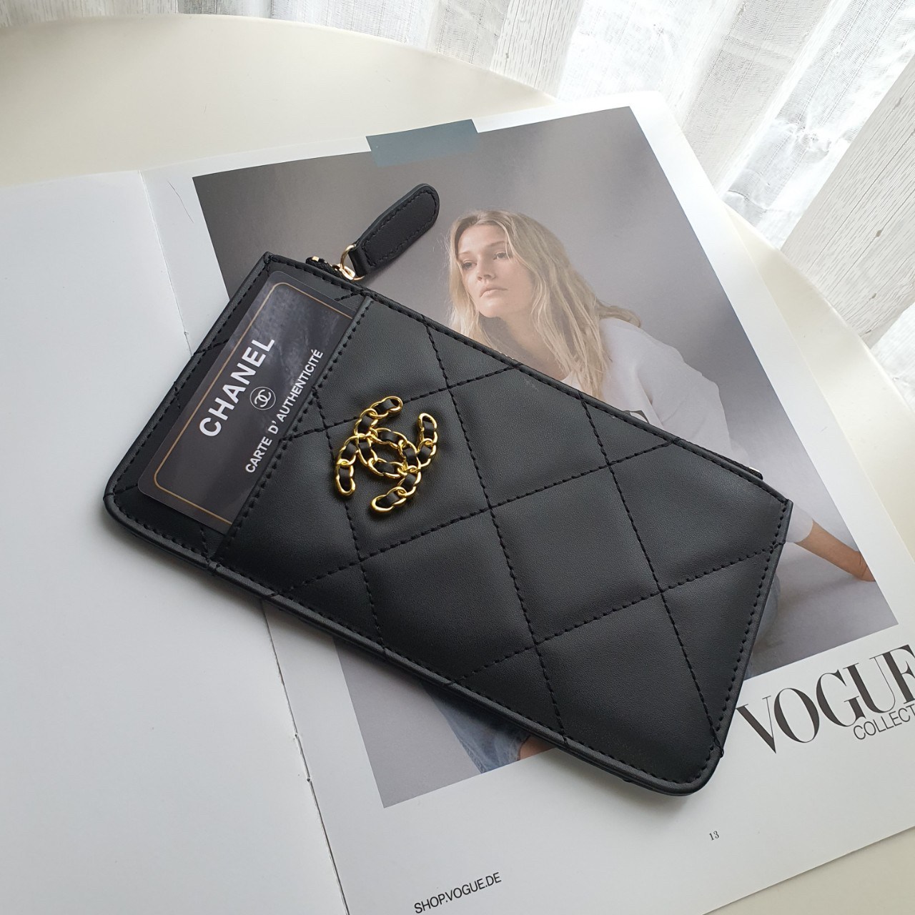 CHANEL LONG WALLET CARD PHONE HOLDER พร้อมส่งครบ 3 สี ❤️🖤🤍 พร้อมส่งที่ไทยค่าา กระเป๋าสตางค์รับทรัพย์ แนะนำรุ่นนี้เลยคะ งานพรีเมี่ยมกิ้ฟท์จากเค้าเตอร์ต่างประเทศ กระเป๋าสตางค์ทรงสวย สะดุดตา หนังสัมผัสลายด้าน จากแบรนด์ 𝗖 Ǖ