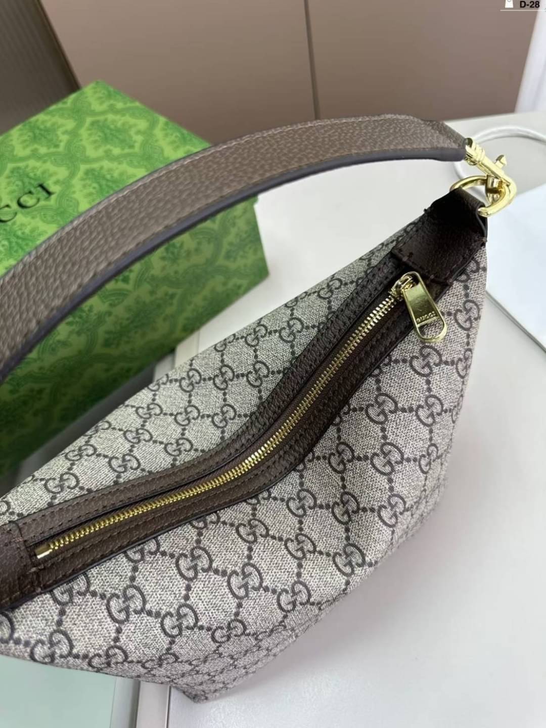 GUCCI Ophidia super mini shoulder bag กระเป๋าถือ/สะพายไหล่ยอดนิยม คอลเลคชั่นสวยสะบัด เปิด-ปิดด้วยซิป ใช้งานสะดวก ภายในกว้าง ตอบโจทย์และเข้าได้กับทุกสไตล์แบบนี้ ควรมีติดบ้านไว้สักใบแล้วน้า