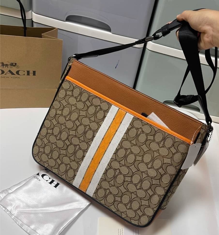 COACH Thompson Crossbody In Signature Jacquard With Varsity Stripe C5291 มี 2 สี พร้อมส่งที่ไทย