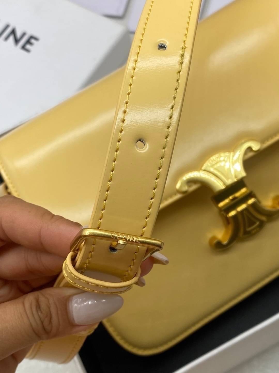 MEDIUM 22cm : CELINE CLASSIQUE TRIOMPHE BAG IN SHINY CALFSKIN / Celine Triomphe Bag / Celine Bag พร้อมส่ง 10 สี เกรดออริ 1:1 กระเป๋าแบรนด์หรูที่ควรมีแห่งปี