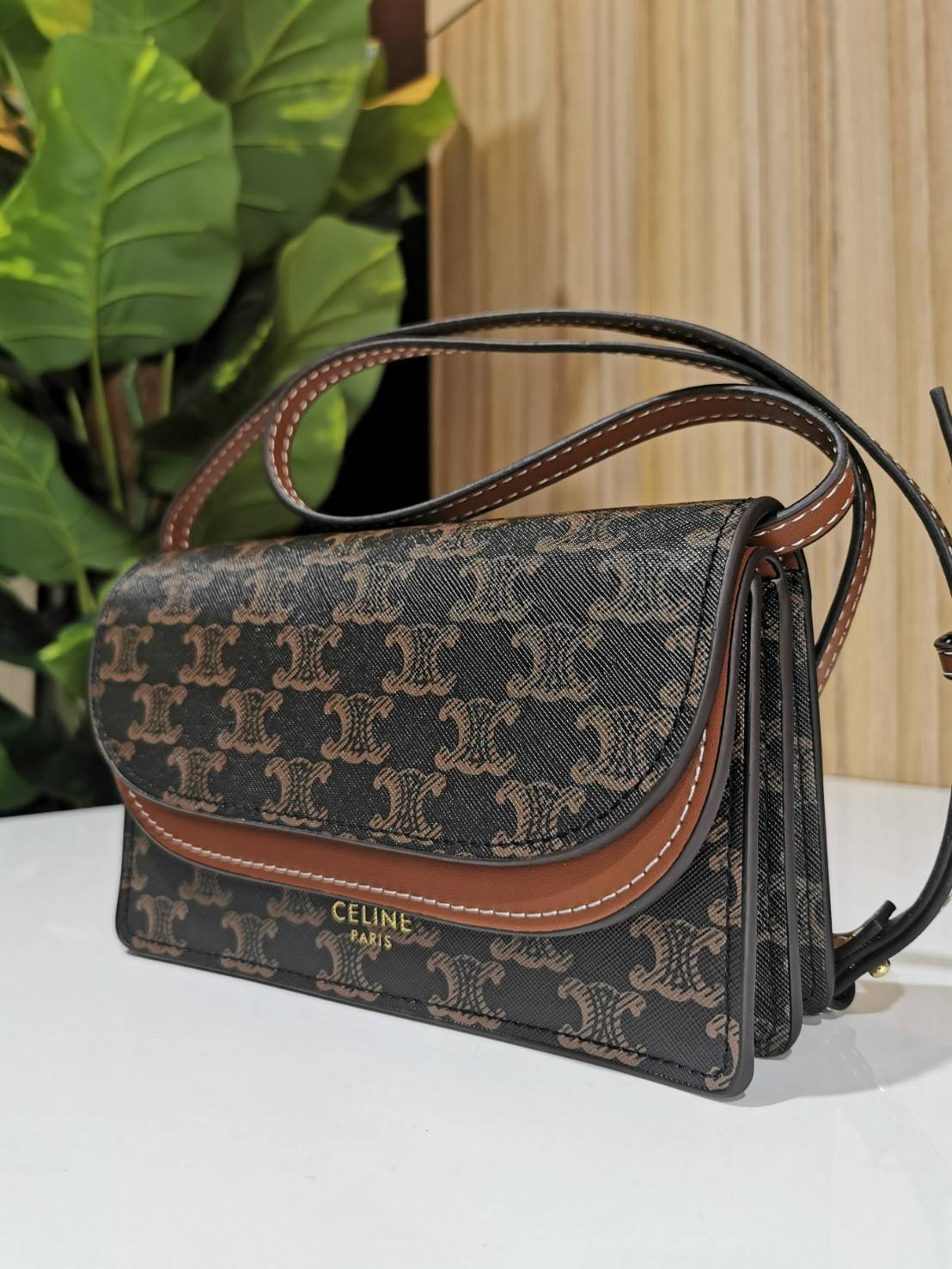 CELINE TRIOMPHE CLUTCH VIP GIFT WITH PURCHASE GWP พรีเมี่ยมกิ๊ฟ Limited Edition จาก CELINE PERFUME DUTY FREE COUNTER