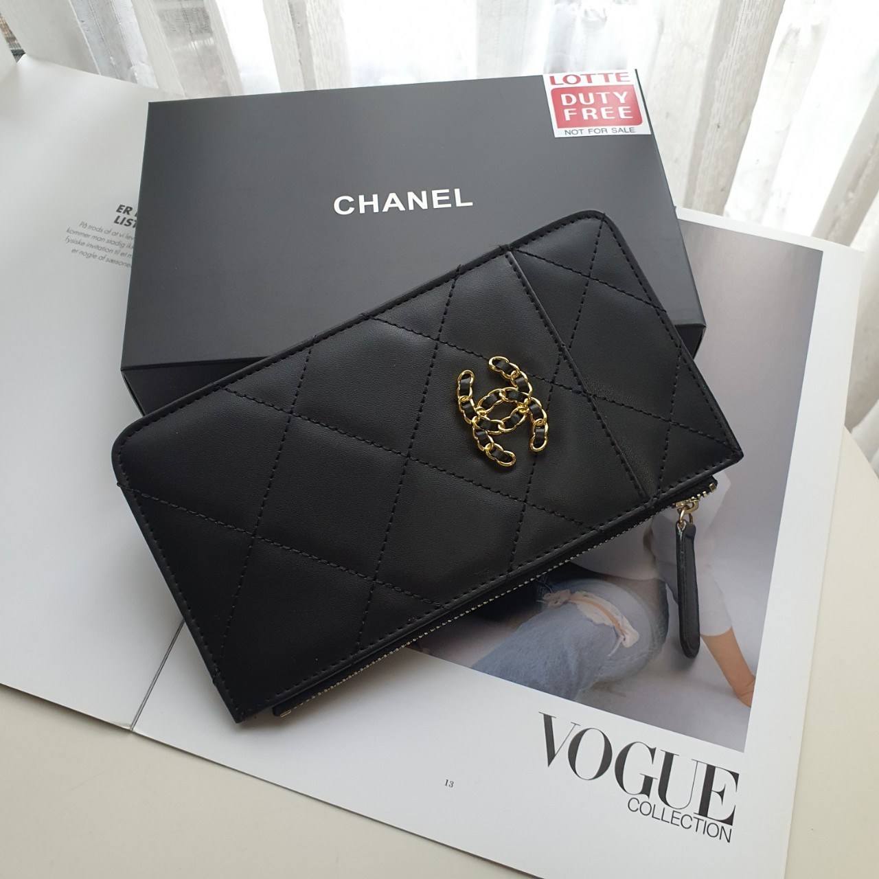 CHANEL LONG WALLET CARD PHONE HOLDER พร้อมส่งครบ 3 สี ❤️🖤🤍 พร้อมส่งที่ไทยค่าา กระเป๋าสตางค์รับทรัพย์ แนะนำรุ่นนี้เลยคะ งานพรีเมี่ยมกิ้ฟท์จากเค้าเตอร์ต่างประเทศ กระเป๋าสตางค์ทรงสวย สะดุดตา หนังสัมผัสลายด้าน จากแบรนด์ 𝗖 Ǖ