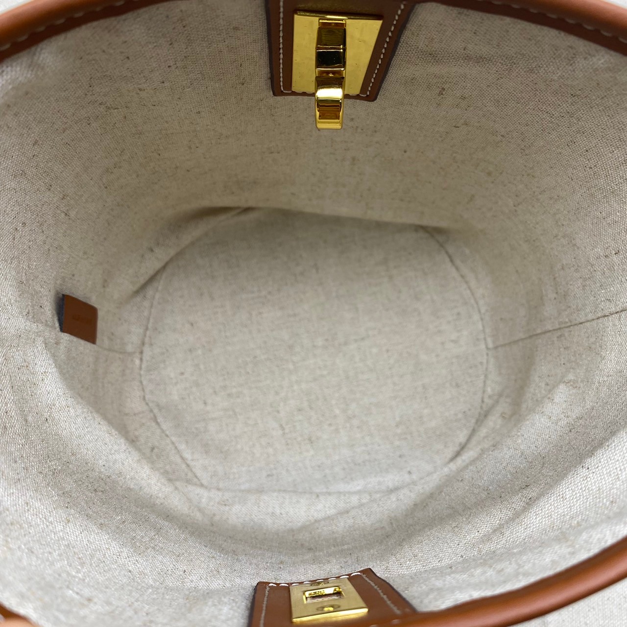 CELINE BUCKET 16 BAG วัสดุ Textile Canvas & CalfSkin ดีไซน์ทรง Bucket ขนาดเล็กน่ารักกำลังดี เนื้อหนาแข็งแรง ภายในกว้าง มาพร้อมหูหิ้วหนังและสายสะพายหนังยาวอะไหล่แบรนด์สีทองสุดหรู