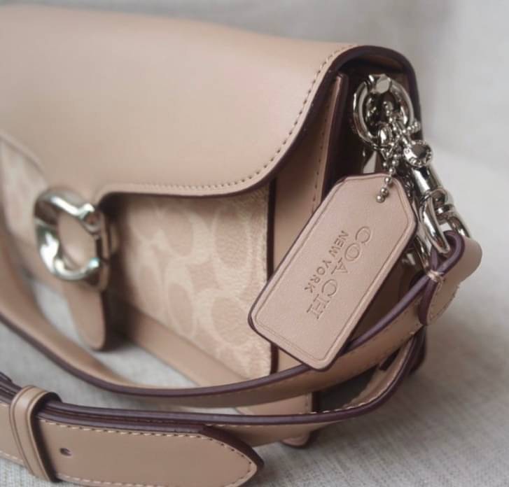 ของแท้ 💯% COACH Coach tabby convenience shoulder bag crossbody Product Details Polished pebble leather Inside zip BEIGE