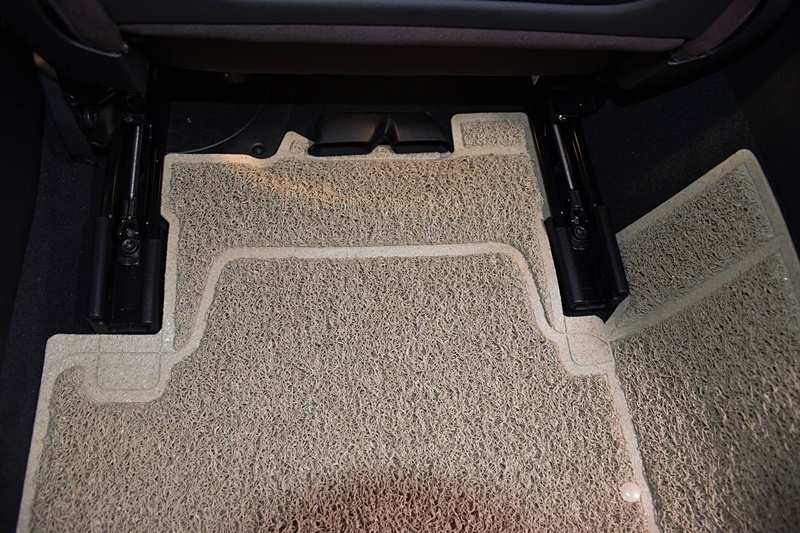 พรมไวนิลดักฝุ่นรีดขอบ BMW SERIES 3 (G20) 320d / 330i 2019 สีครีม