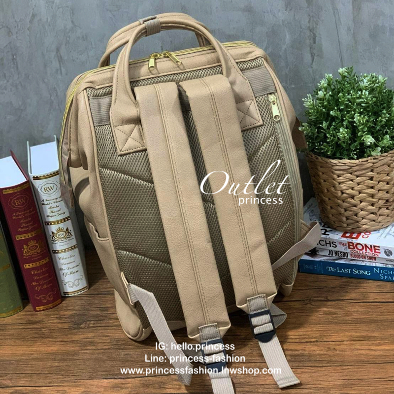 Anello polyurethane leather rucksack รุ่น Mini และ Classic กระเป๋าเป้จากแบรนด์เล็กๆมาสู่แบรนด์ดังทั้งในไทยและญี่ปุ่น วัสดุหนังpuแต่งลายหินอ่อนหนังนิ่ม กันน้ำได้ ภายในมีช่องเล็ก2ช่อง เปิดปิดด้วยซิปคู่ ปากกระเป๋าเป็นโครงสะดวกต่อการหยิบจับของภายใน ด้านข้างมี