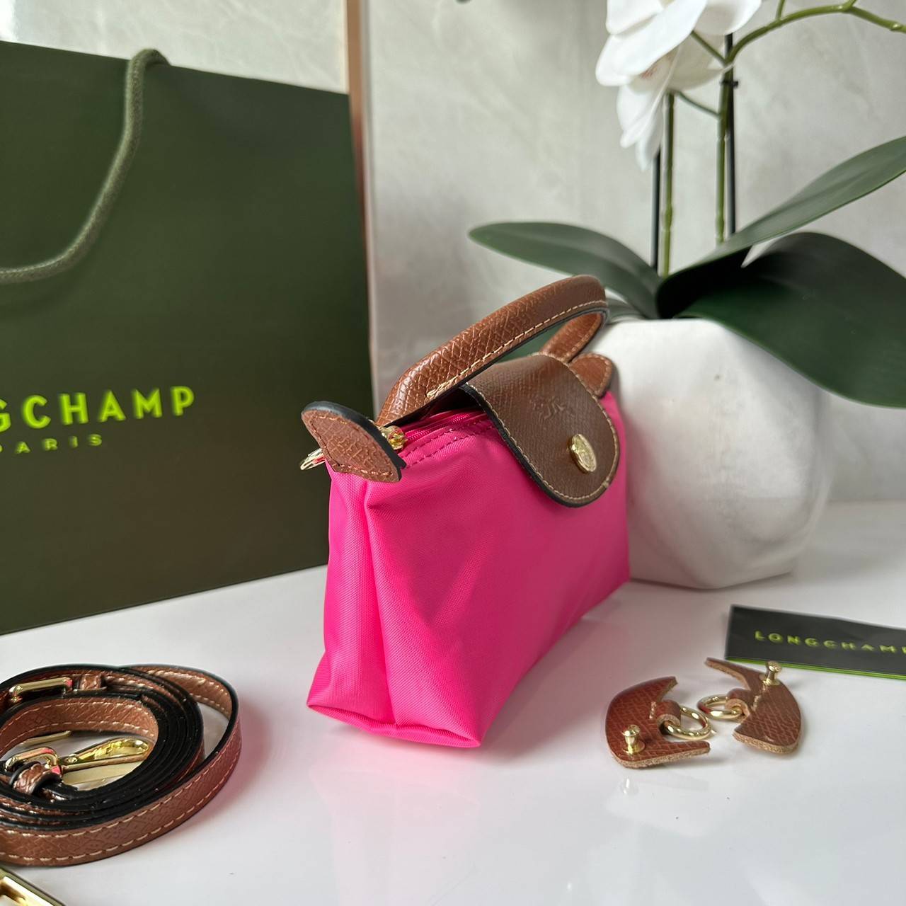 LONGCHAMP LE PLIAGE ORIGINAL Pouch with handle กระเป๋าใบเล็กขนาดกระทัดเหมาะกับใส่ของจำเป็นจุกจิก กันน้ำได้ พร้อมส่ง