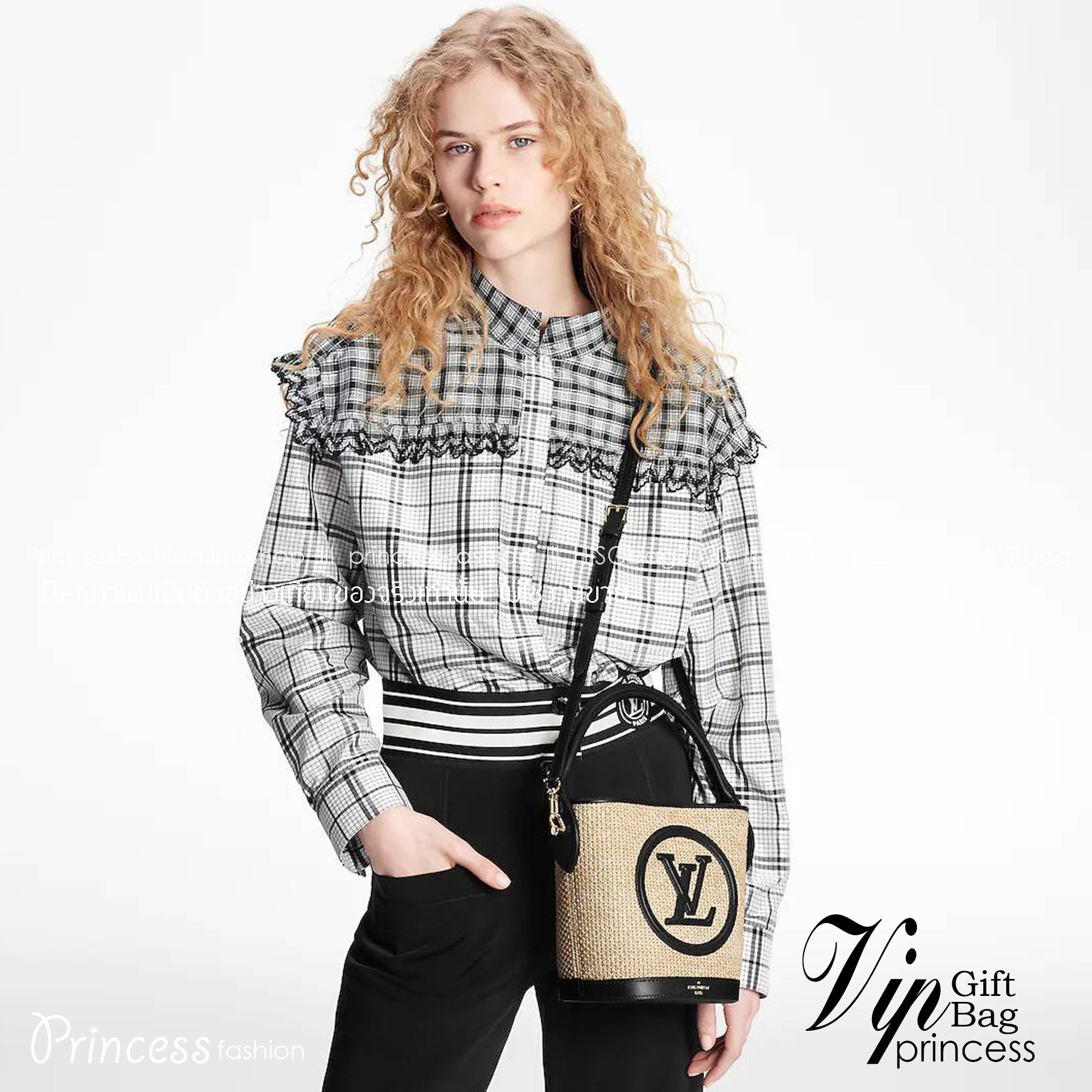 LV PETIT BUCKET BAG ไอเท็มเอ็กซ์คลูซีพจัดมาให้สาวๆโดยเฉพาะ!! กับกระเป๋าสะพายรุ่นลิมิเต็ดหายาก รูปทรงสวยงามสานเต็มใบ และยังโดดเด่นด้วยโลโก้