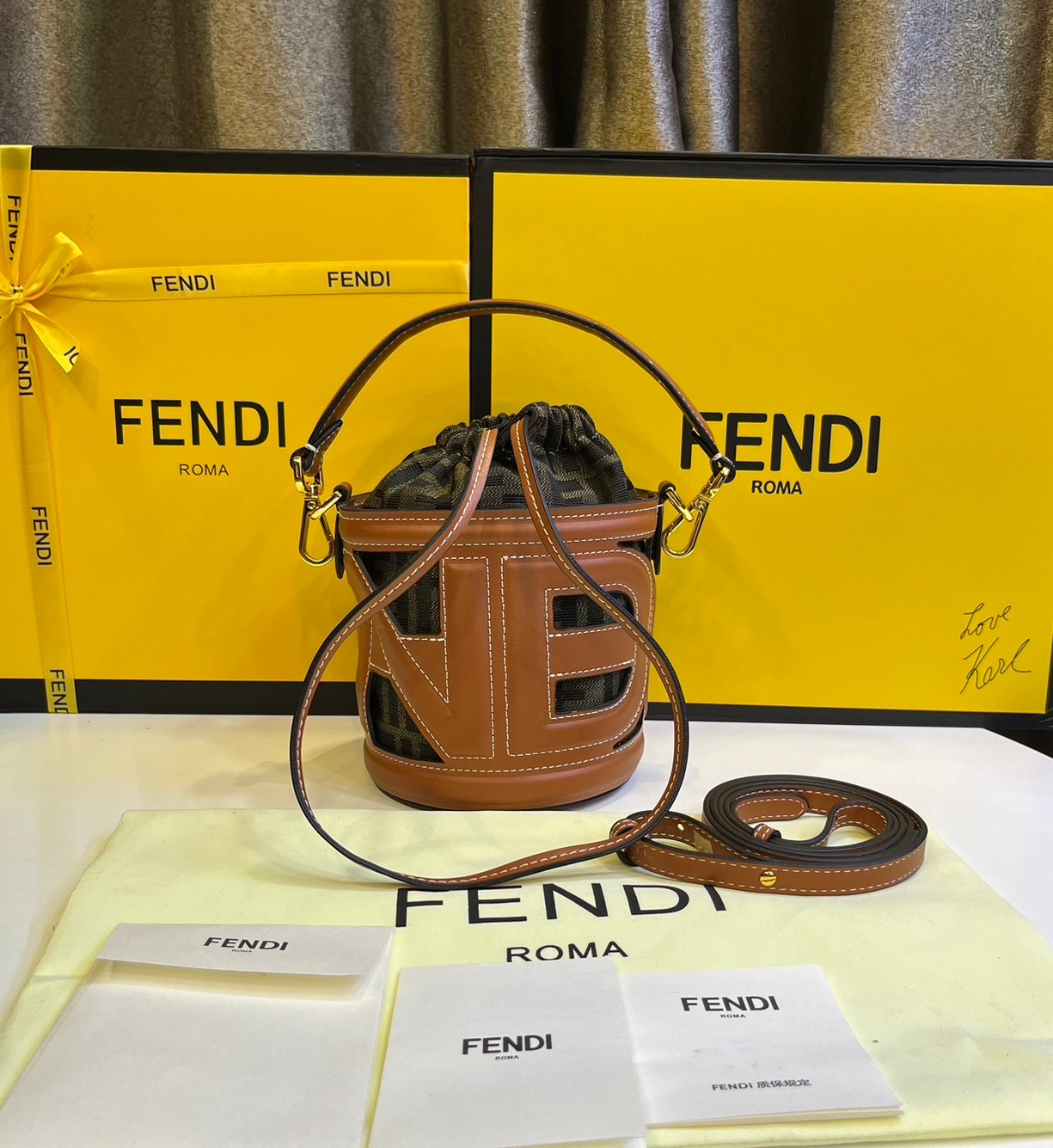 พร้อมส่ง 2 สี FENDI Step Out canvas bucket bag MINI 13cm กระเป๋าสะพายทรงบัคเก็ต ไซส์มินิ เกรดออริ สลับแท้ 1:1 ใช้ต่างประเทศได้
