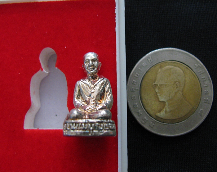 สินค้าหมดค่ะ รูปหล่อคุณแม่บุญเรือน โตงบุญเติม เนื้อกะไหล่เงิน วัดอาวุธวิกสิตาราม บางพลัด กรุงเทพมหานคร พร้อมใบคาถาค่ะ