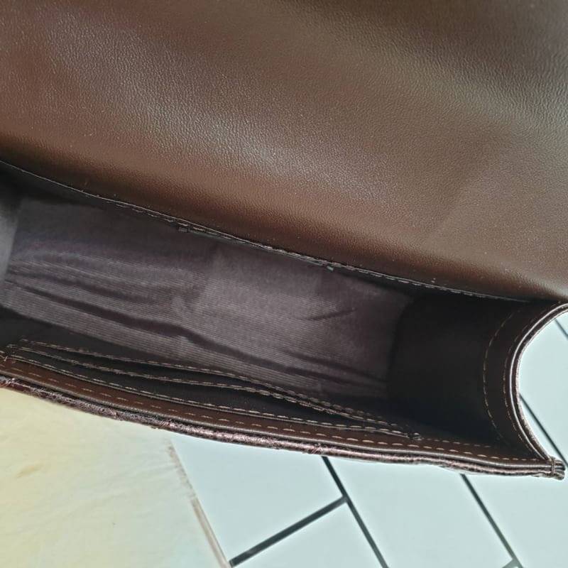 รุ่นขายดีที่สุด ** รอบใหม่ **หนังวัวแท้ สวย นิ่มมากๆค่า และ ปักลายตารางออกมาสวยมาก ** KEEP รุ่น Florence Flat bag ตัวกระเป๋าหนังแท้ นิ่ม-ตึง สุดๆ รุ่นนี้ จะมี 2 ขนาด คือ mini และ classic ไซด์