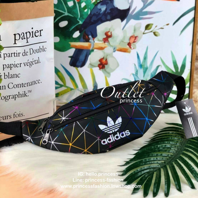 Adidas belt bag รุ่นใหม่พร้อมส่งที่ไทยกับกระเป๋าคาดอก/คาดเอว วัสดุpuน้ำหนักเบา ที่ตัวกระเป๋าแต่งtexture สวยงาม ด้านหน้าสกรีนโลโก้แบรนด์มีช่องด้านหน้า ใส่ iPhone plus ได้รวมถึงเหรียญ/บัตรที่ใช้บ่อย และช่องใหญ่จุได้เยอะ ใส่กระเป๋าเงินใบยาวได้ รุ่นนี้ปรับสาย