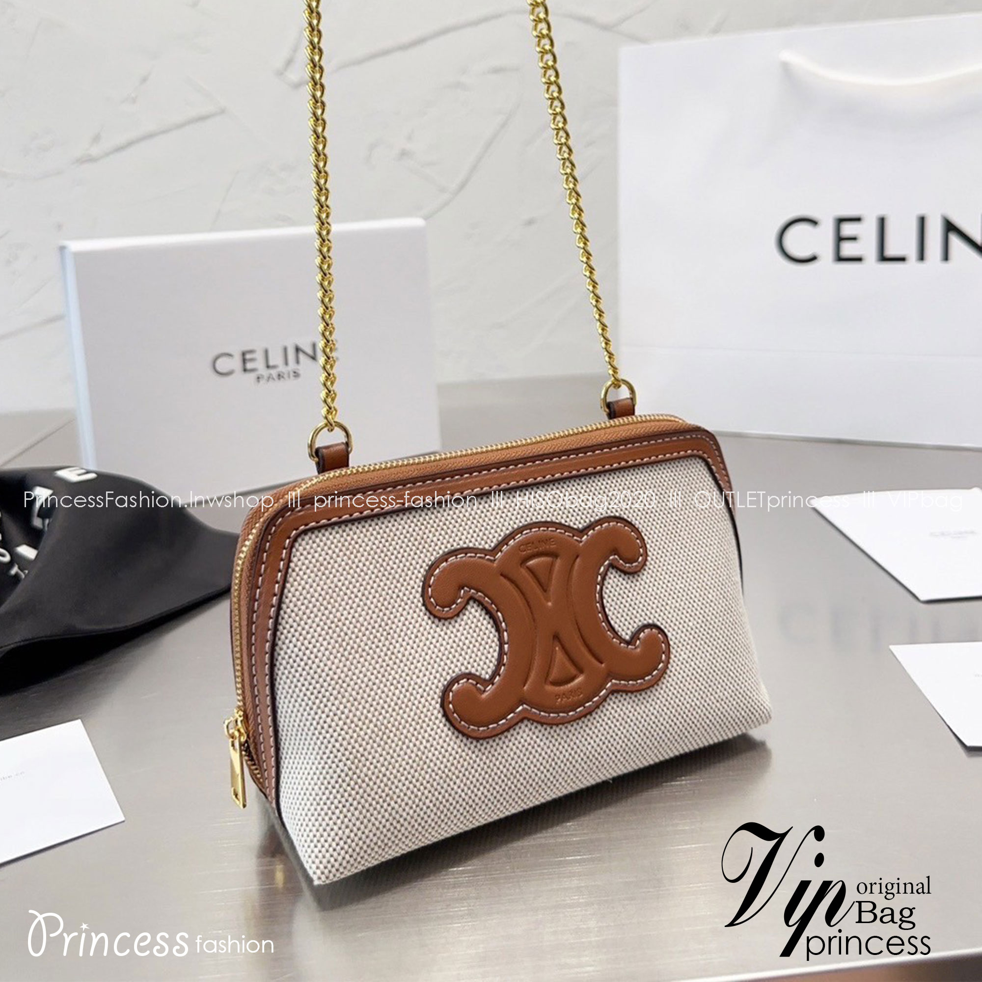 CELINE CLUTCH ON CHAIN CUIR TRIOMPHE IN TEXTILE AND CALFSKIN / CELINE POUCH กระเป๋าคลัทช์ดีไซน์เรียบหรูออกแบบมาได้อย่างลงตัว พร้อมสายสะพายโซ่ทองสุดหรู ด้วยรูปทรงที่สวยงามและทันสมัย สามารถใส่กระเป๋าสตางค์ใบสั้นหรือเครื่องสำอางค์ได้ตามขนาดกระเป๋า