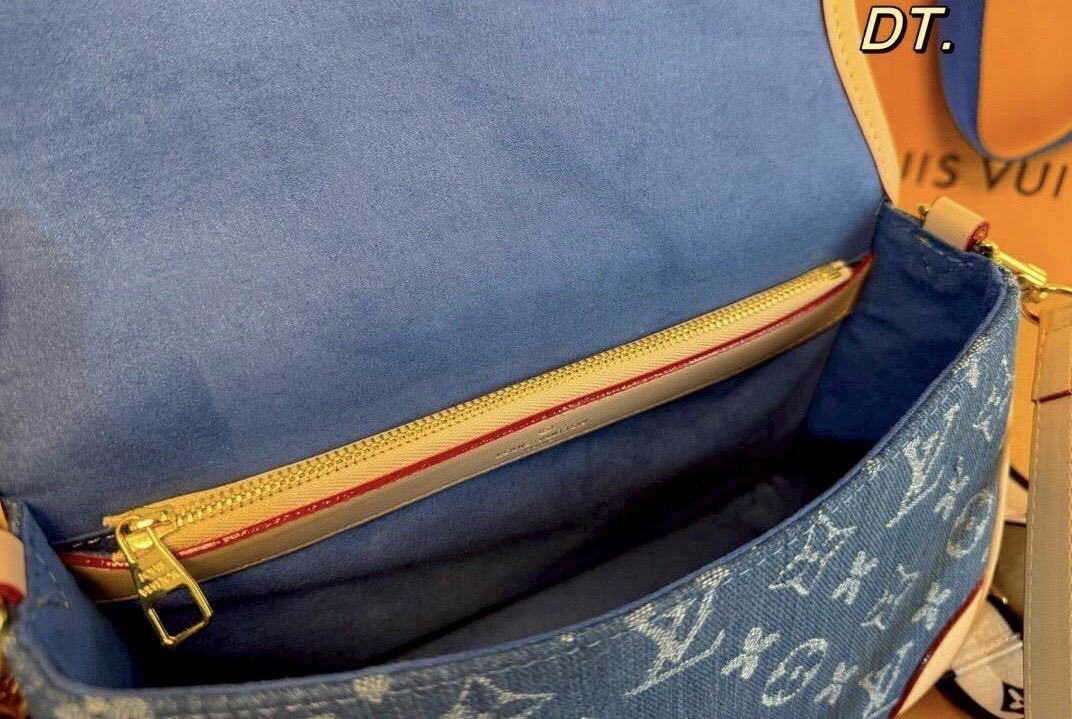 LV Diane Monogram Denim Bag กระเป๋าสะพายมัลติฟังก์ชั่น โมโนแกรมเดนิมสุดไอคอนิก ดีไซน์ใหม่ ออกมาได้น่ารักน่าใช้มากๆ สียีนส์สวยมีเสน่ห์