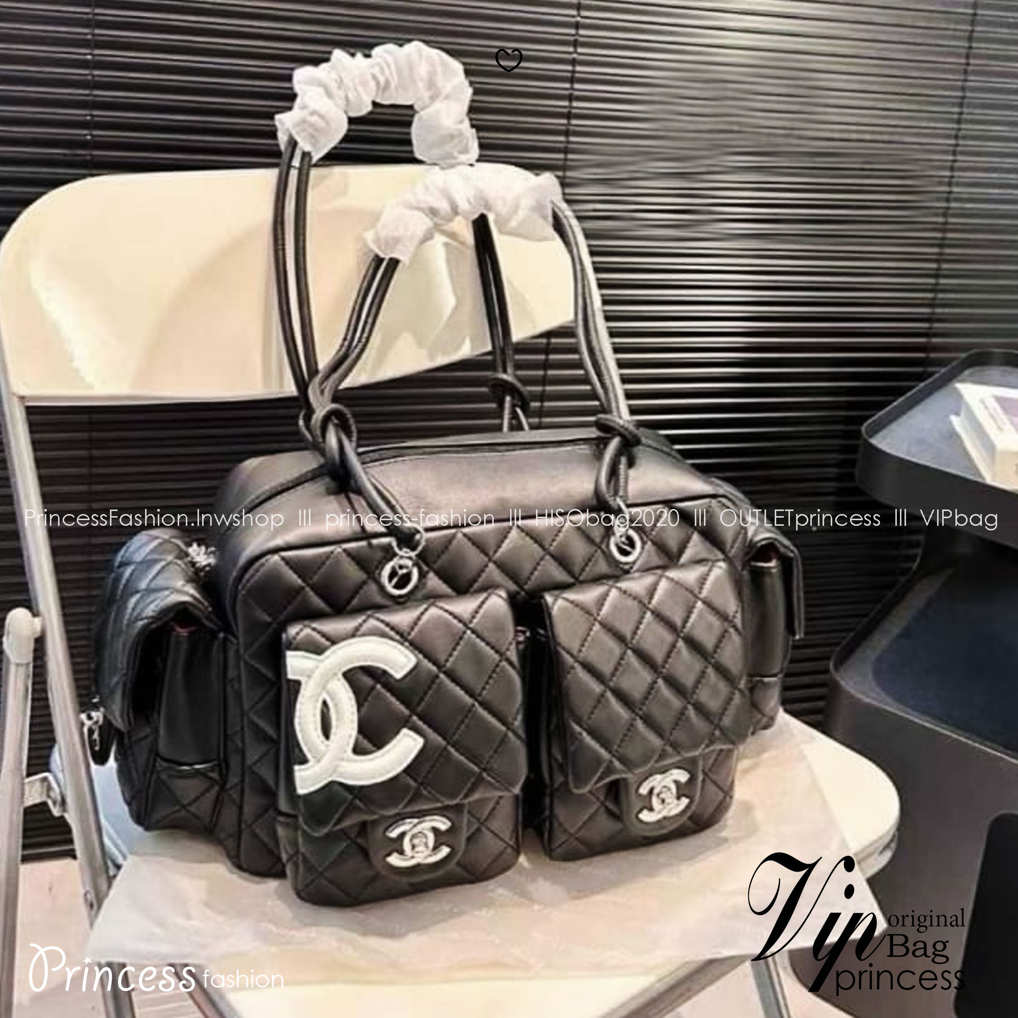 CHANEL Cambon Reporter Handbag ใหม่ล่าสุด กับกระเป๋าสะพายรูปทรงใหม่ มาพร้อมช่องใส่ของหลากหลายมุม แยกสัดส่วนใช้งานง่าย โดดเด่นด้วยโลโก้สีขาวตกแต่งด้านหน้า
