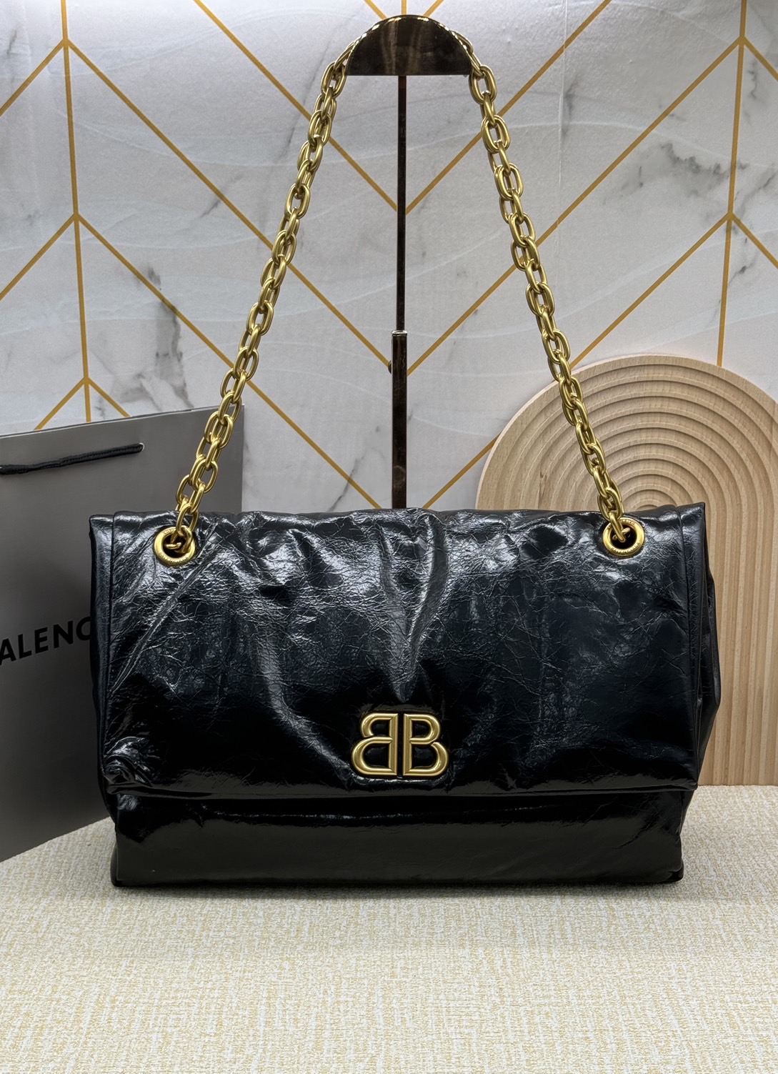 Balenciaga MONACO MEDIUM CHAIN BAG IN BLACK 35cm กระเป๋าทรงโท้ทใบใหญ่ งานหนังยับสวยเต็มใบ เกรดออริ สลับแท้ 1:1 ใช้งานต่างประเทศได้
